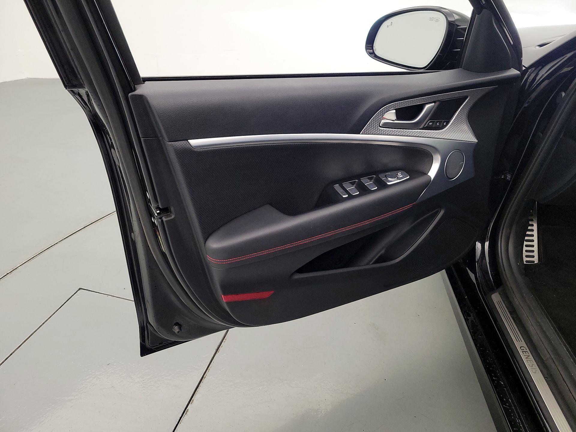 Thumbnail: 2023 Genesis G70 - 12