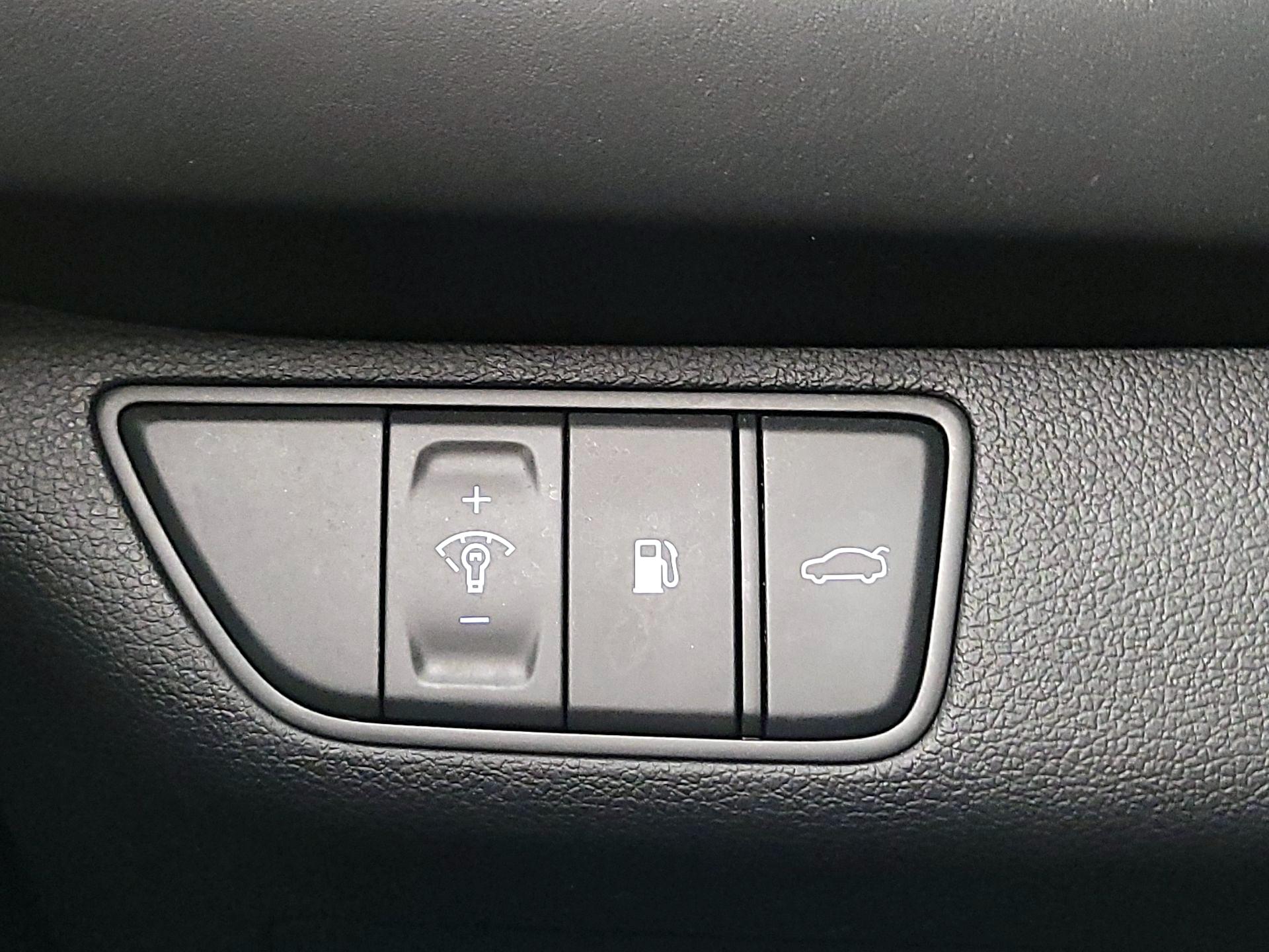 Thumbnail: 2023 Genesis G70 - 13