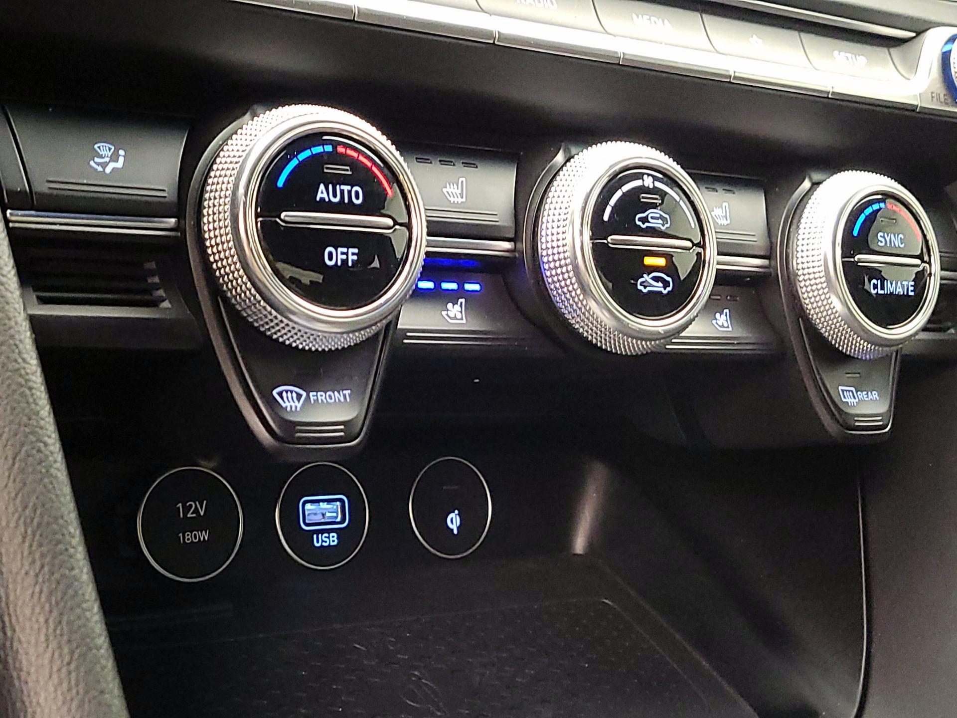 Thumbnail: 2023 Genesis G70 - 17