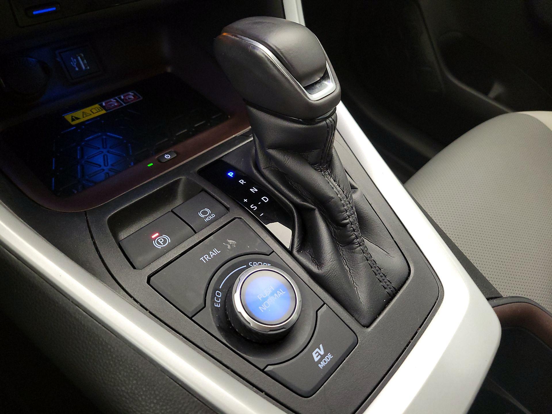 Thumbnail: 2023 Toyota RAV4 - 17