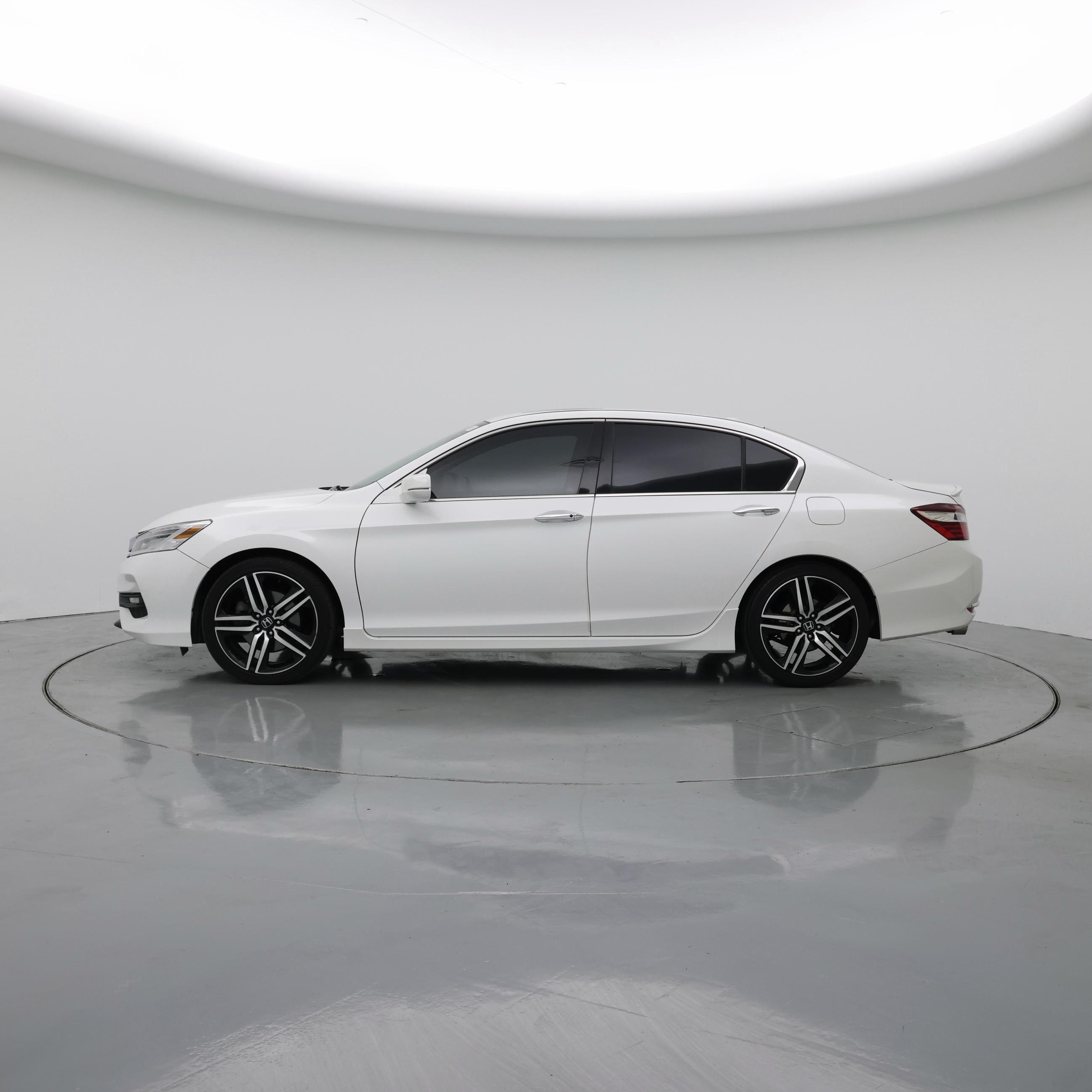 Thumbnail: 2017 Honda Accord - 3