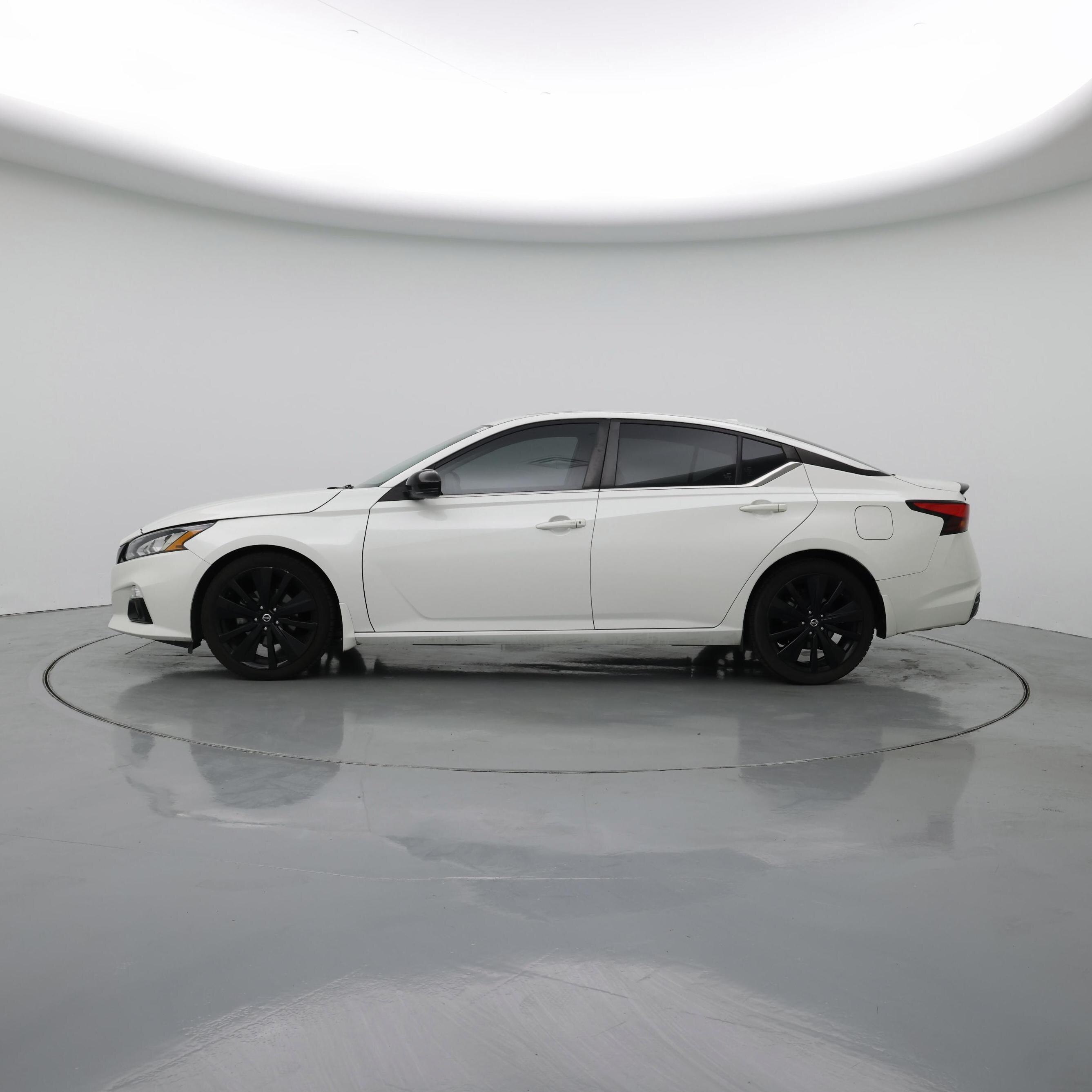 Thumbnail: 2022 Nissan Altima - 3