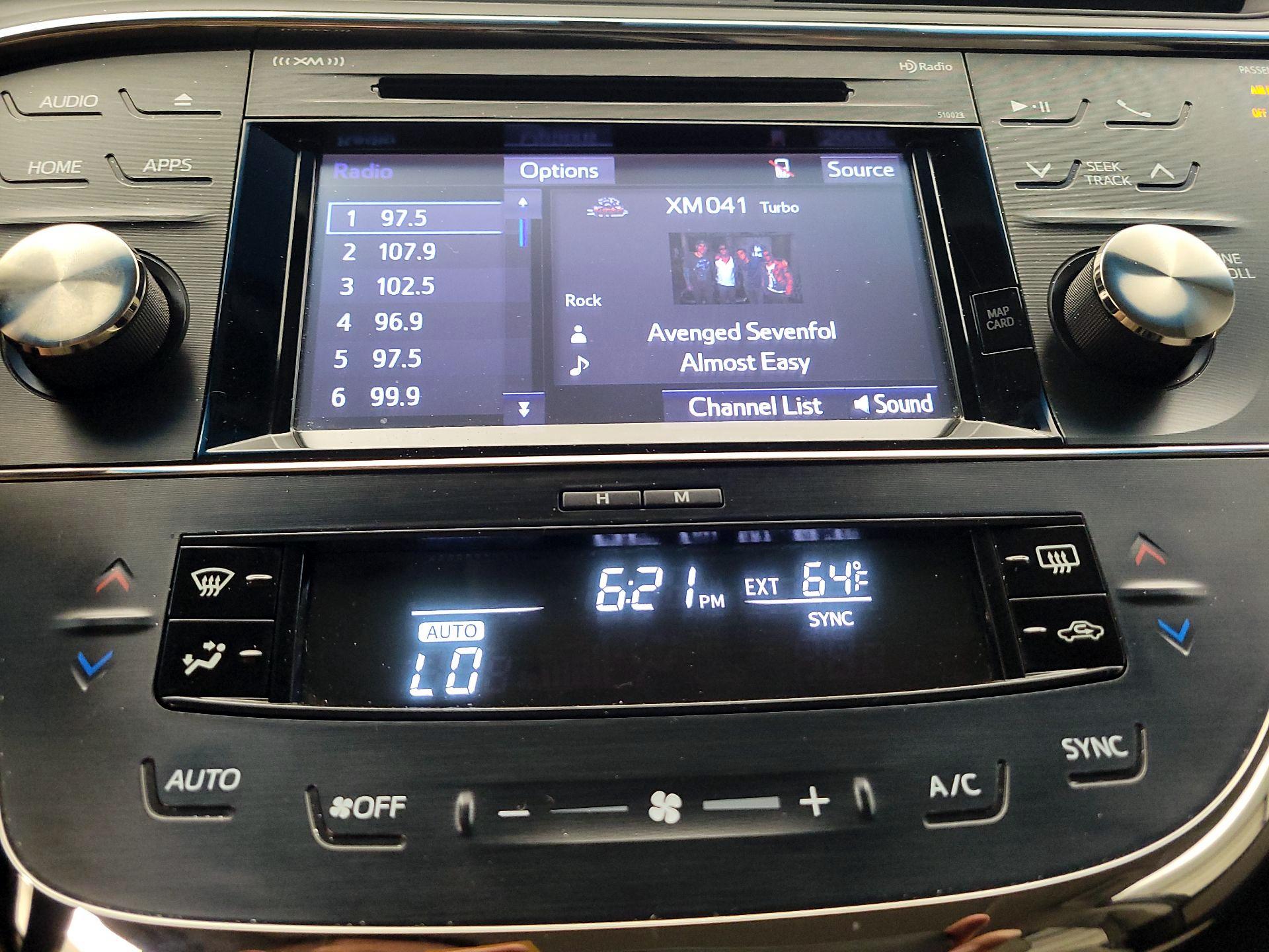 Thumbnail: 2015 Toyota Avalon - 16