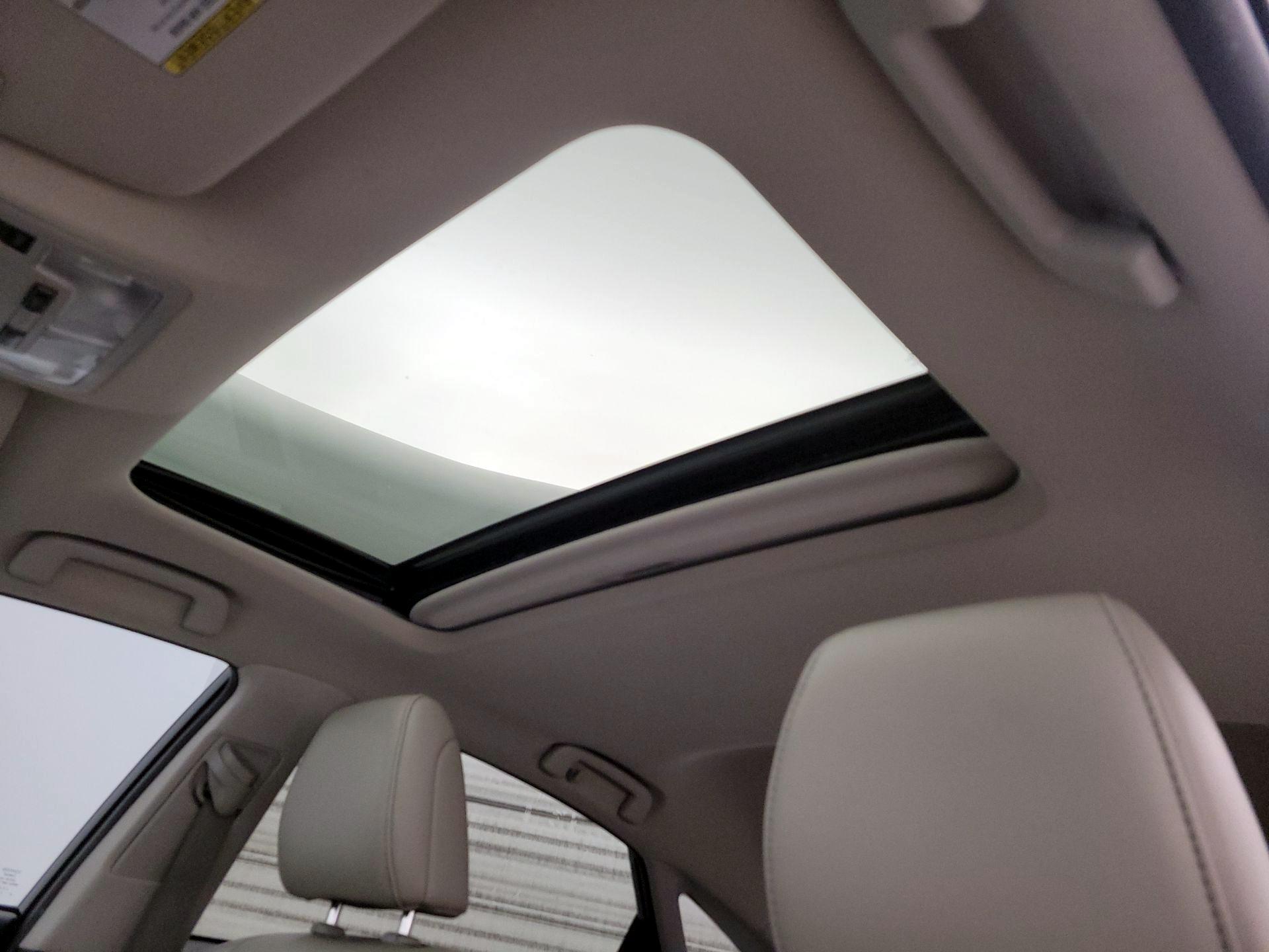 Thumbnail: 2015 Toyota Avalon - 19