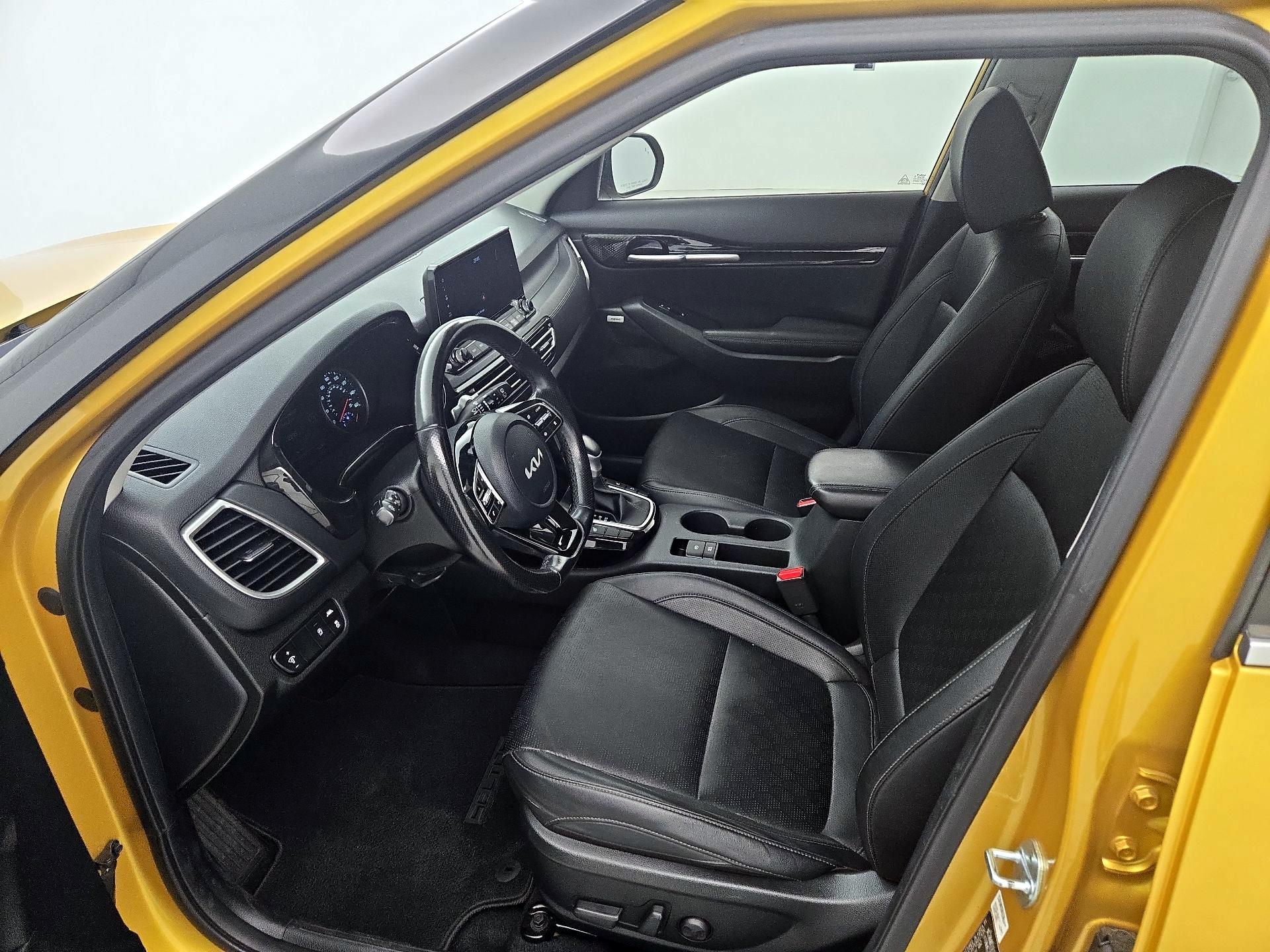 Thumbnail: 2023 Kia Seltos - 11