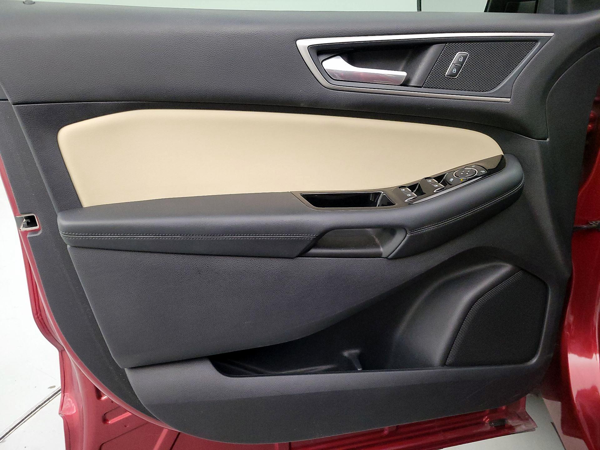 Thumbnail: 2019 Ford Edge - 10