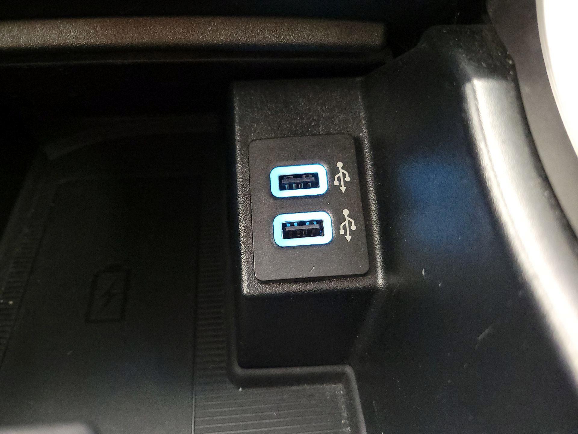 Thumbnail: 2019 Ford Edge - 16