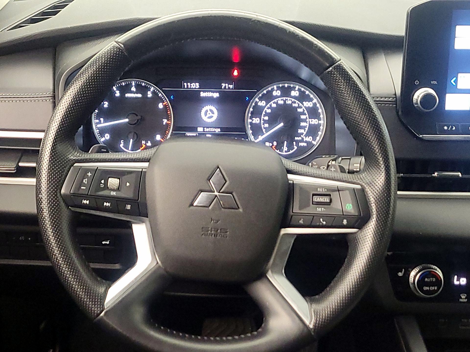 Thumbnail: 2024 Mitsubishi Outlander - 10