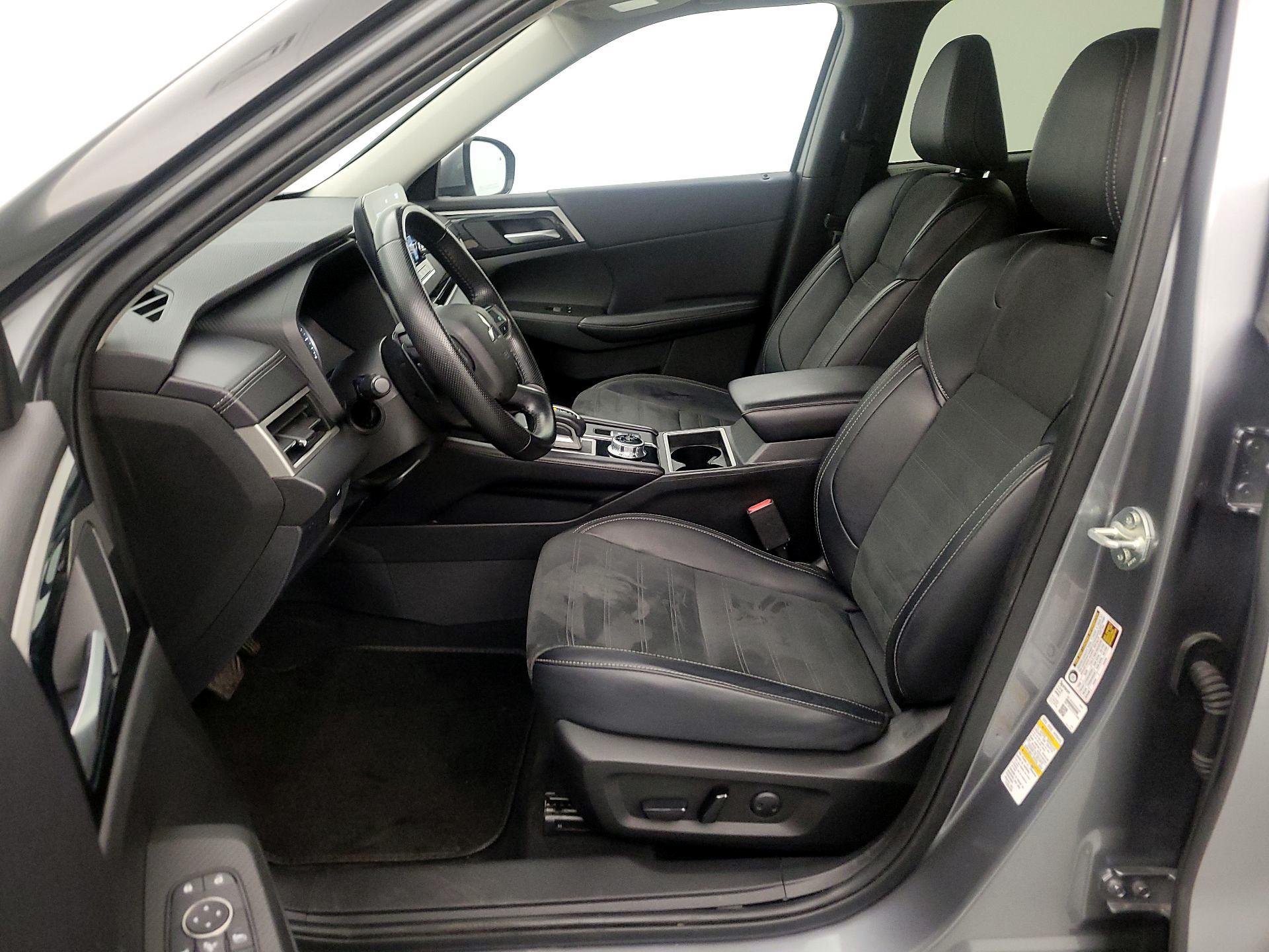 Thumbnail: 2024 Mitsubishi Outlander - 11