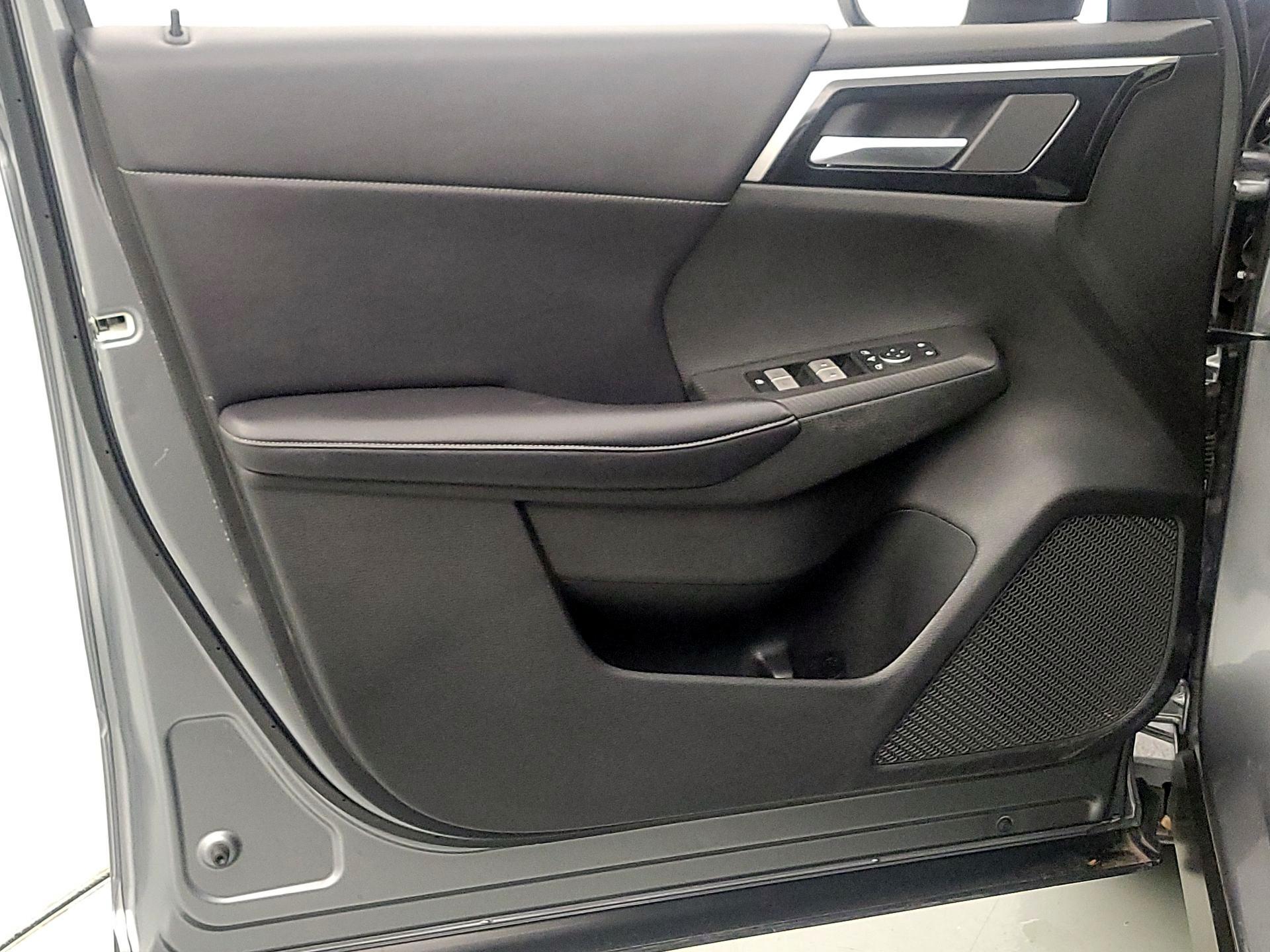 Thumbnail: 2024 Mitsubishi Outlander - 12