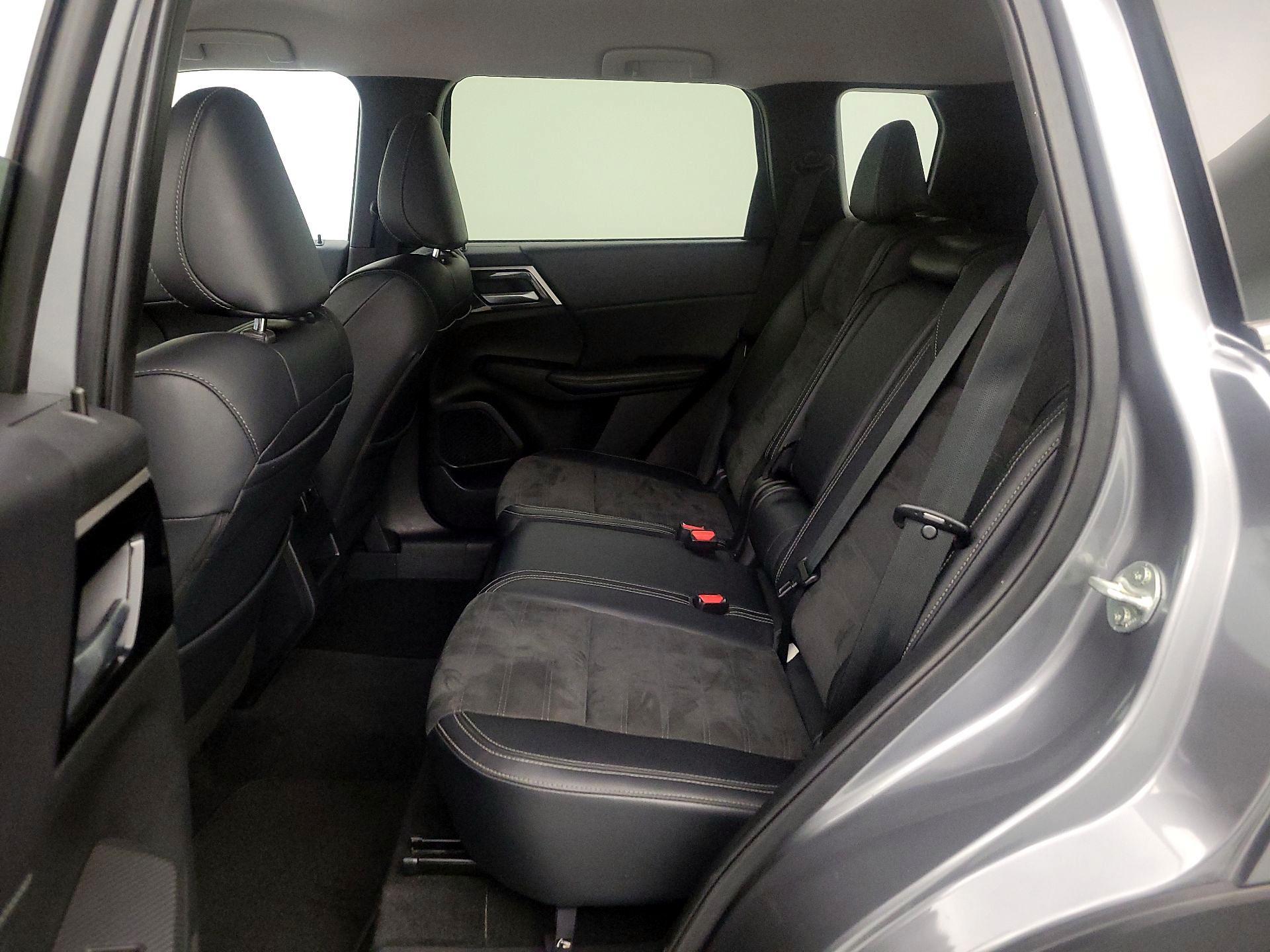 Thumbnail: 2024 Mitsubishi Outlander - 20