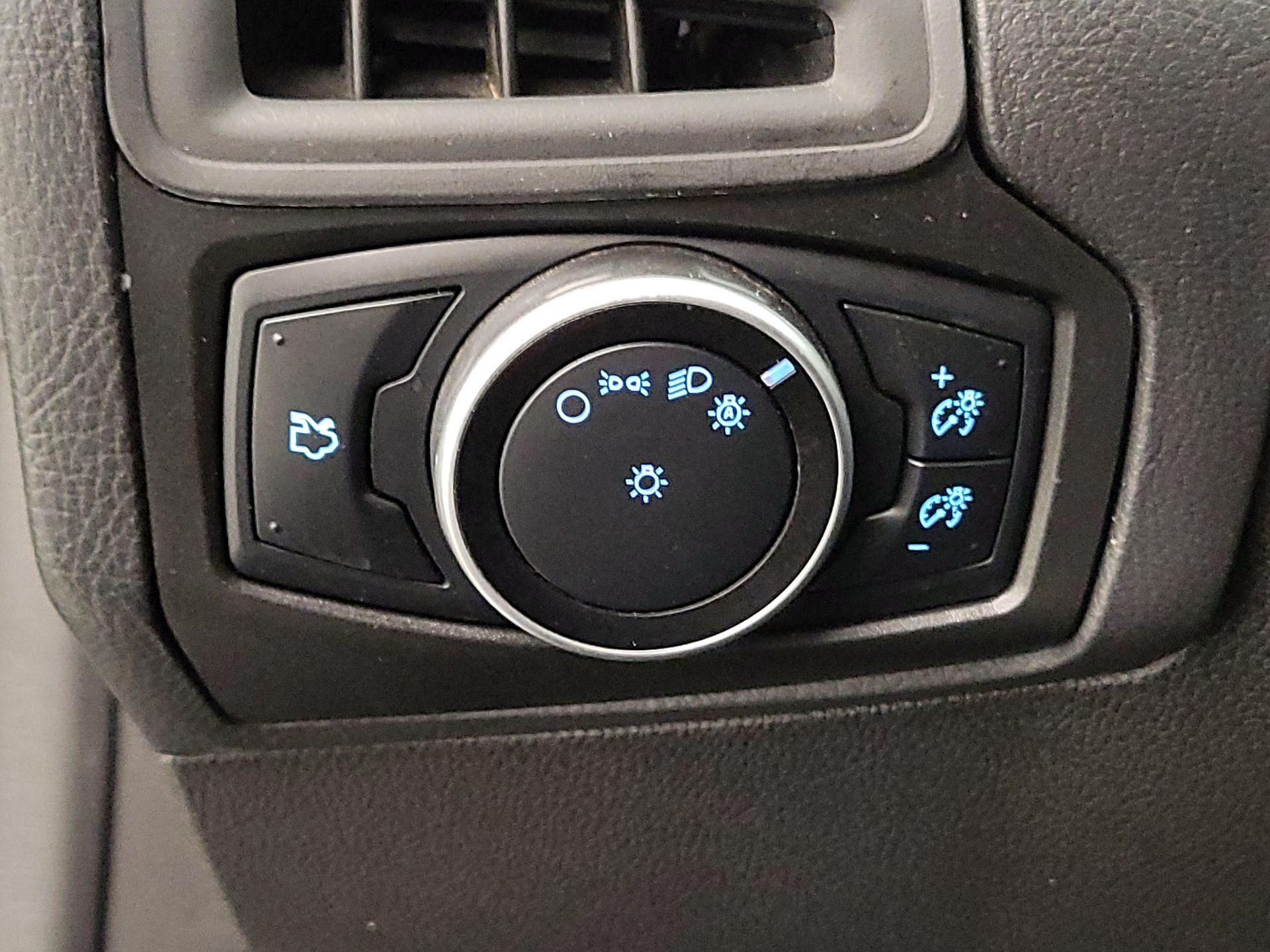 Thumbnail: 2016 Ford Focus - 13