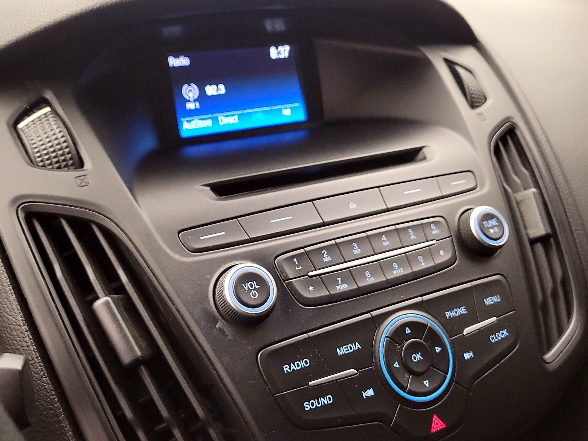 Thumbnail: 2016 Ford Focus - 15