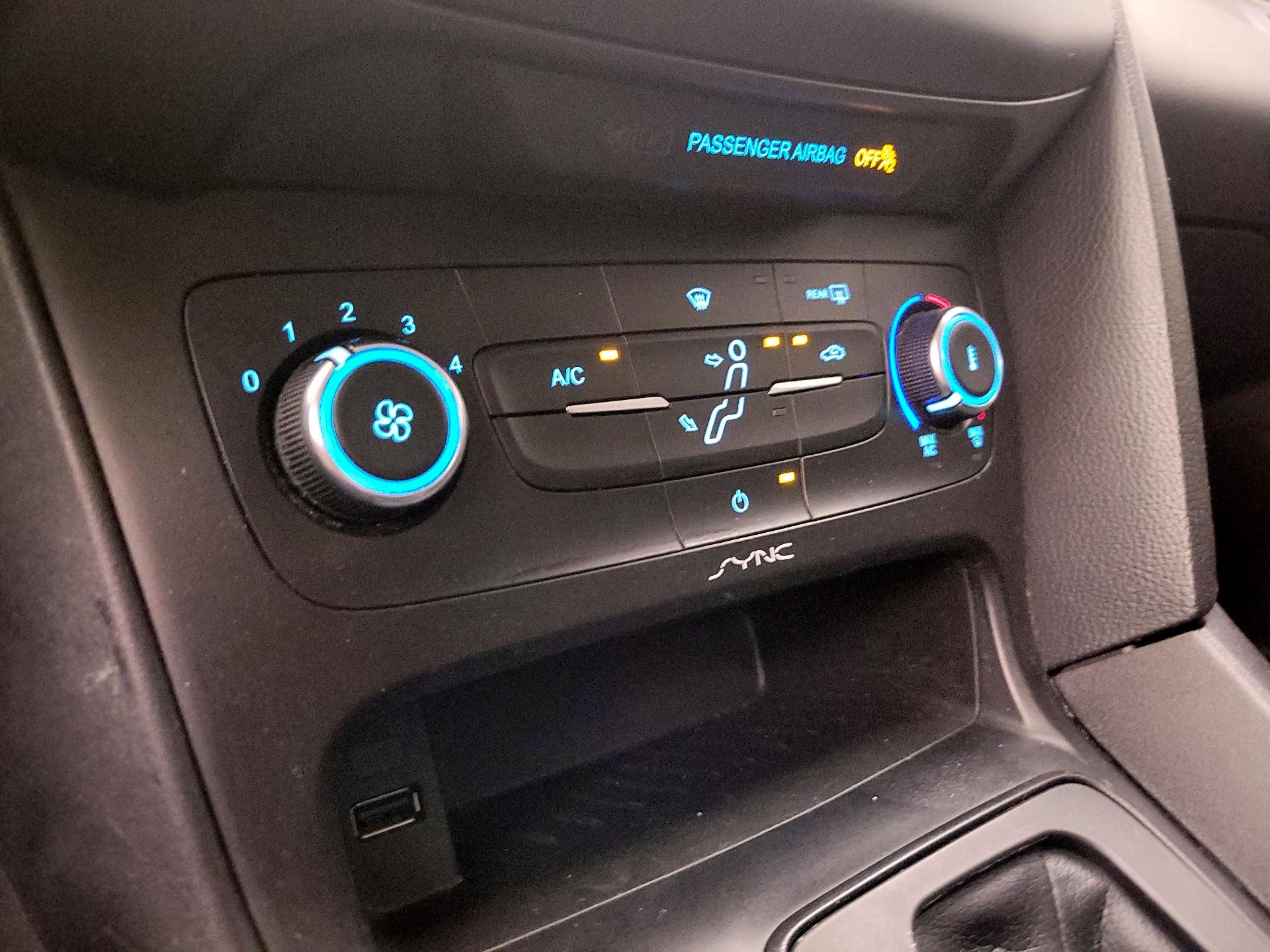 Thumbnail: 2016 Ford Focus - 16