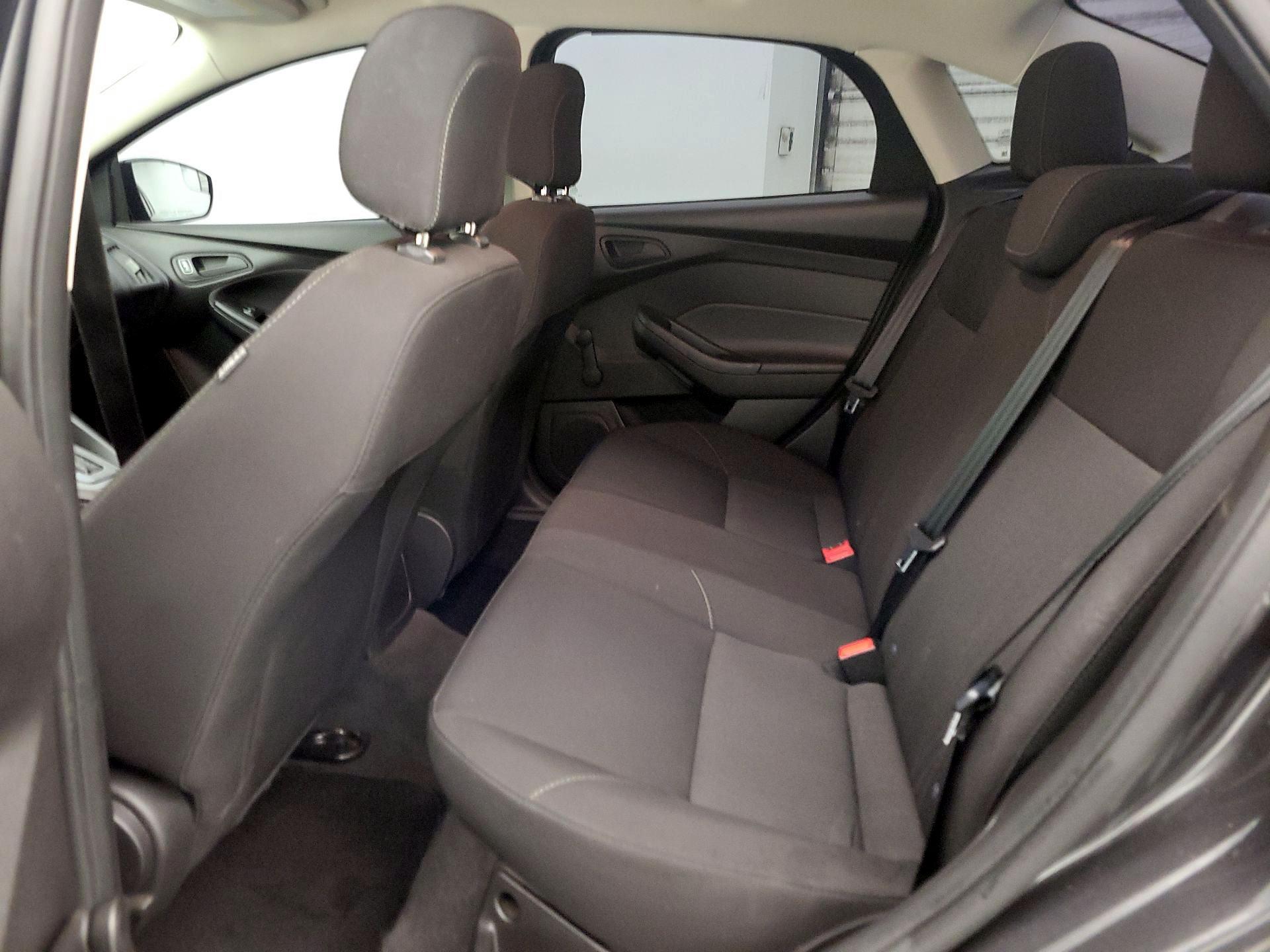 Thumbnail: 2016 Ford Focus - 19