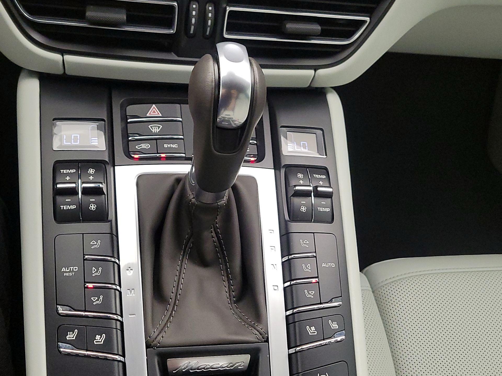 Thumbnail: 2020 Porsche Macan - 17