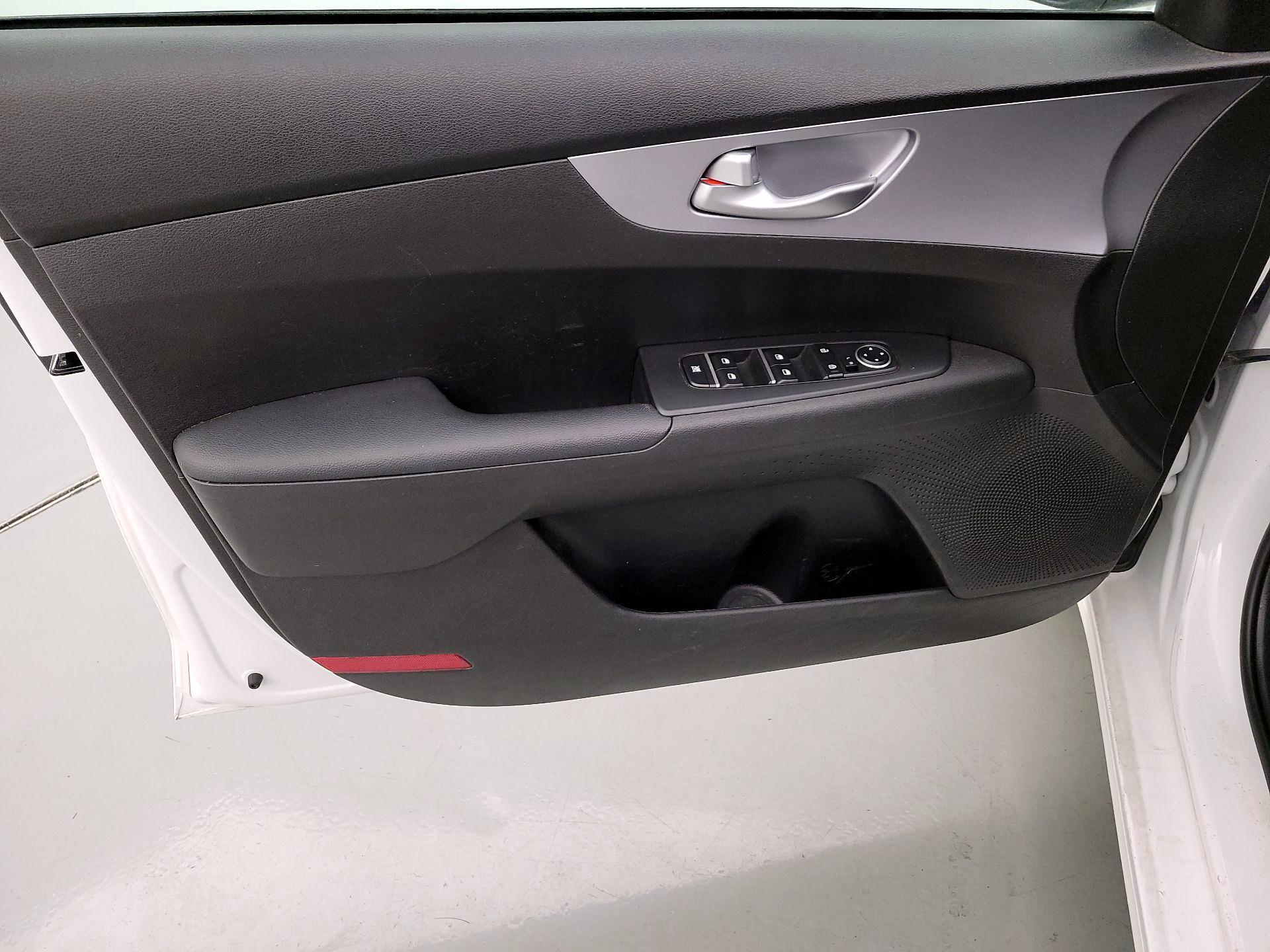 Thumbnail: 2023 Kia Forte - 12