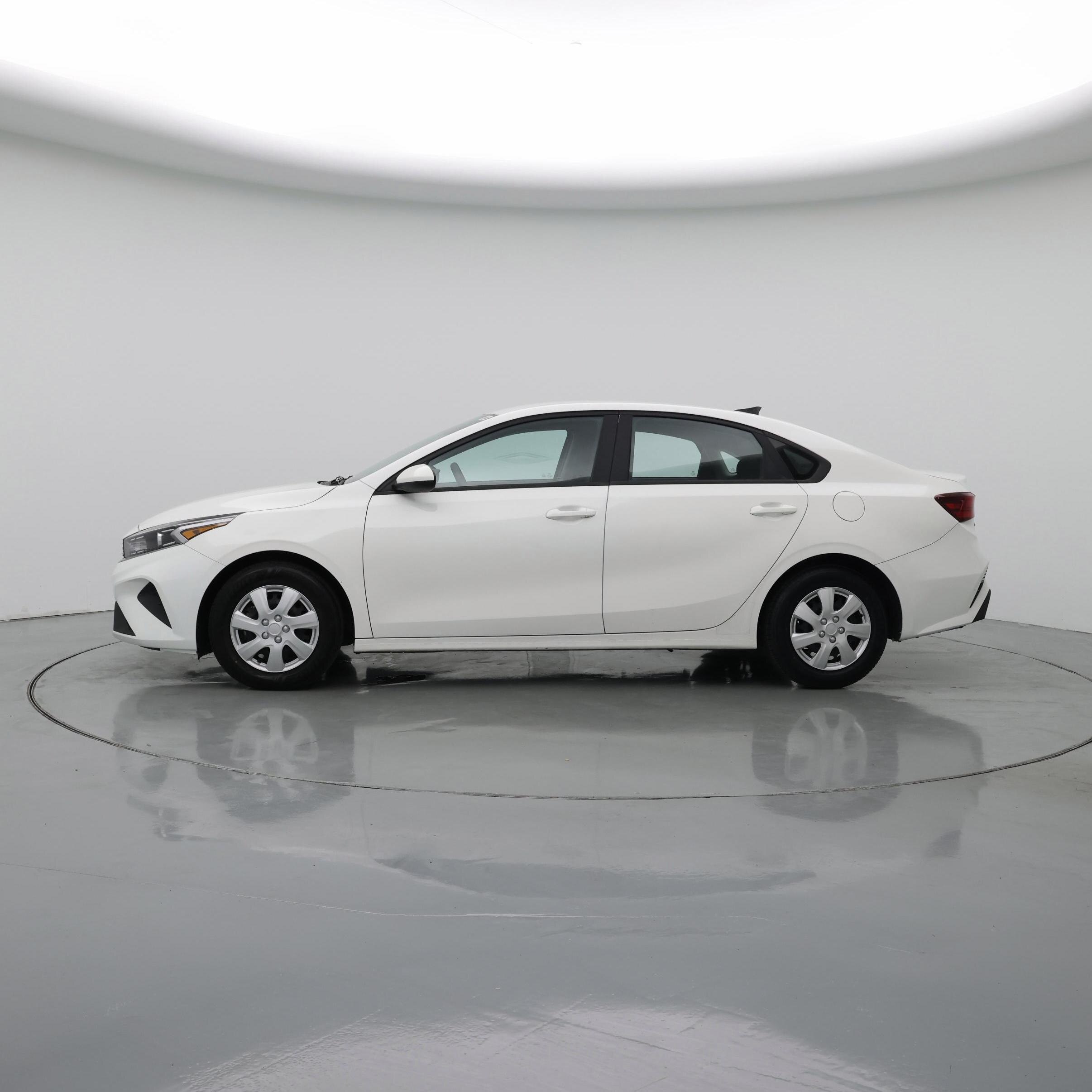 Thumbnail: 2023 Kia Forte - 3