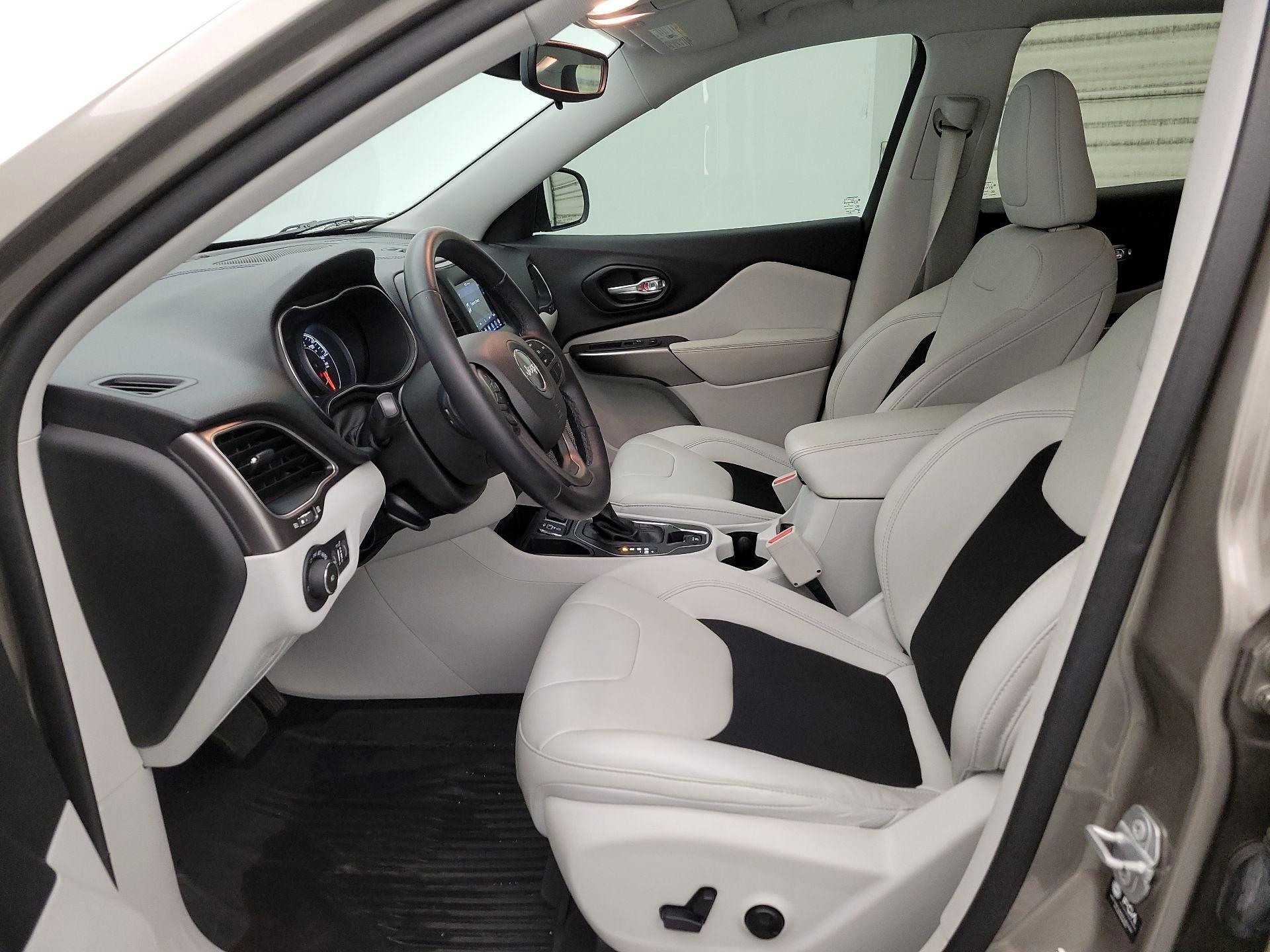 Thumbnail: 2021 Jeep Cherokee - 11