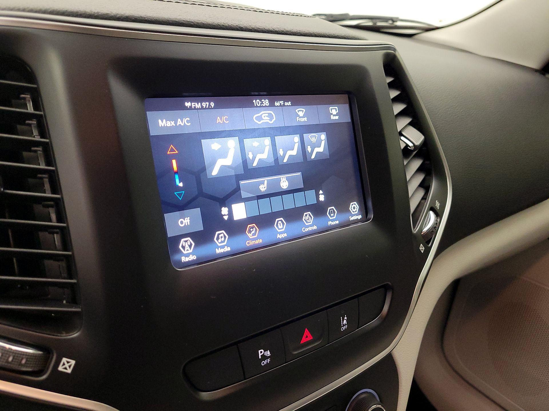 Thumbnail: 2021 Jeep Cherokee - 16