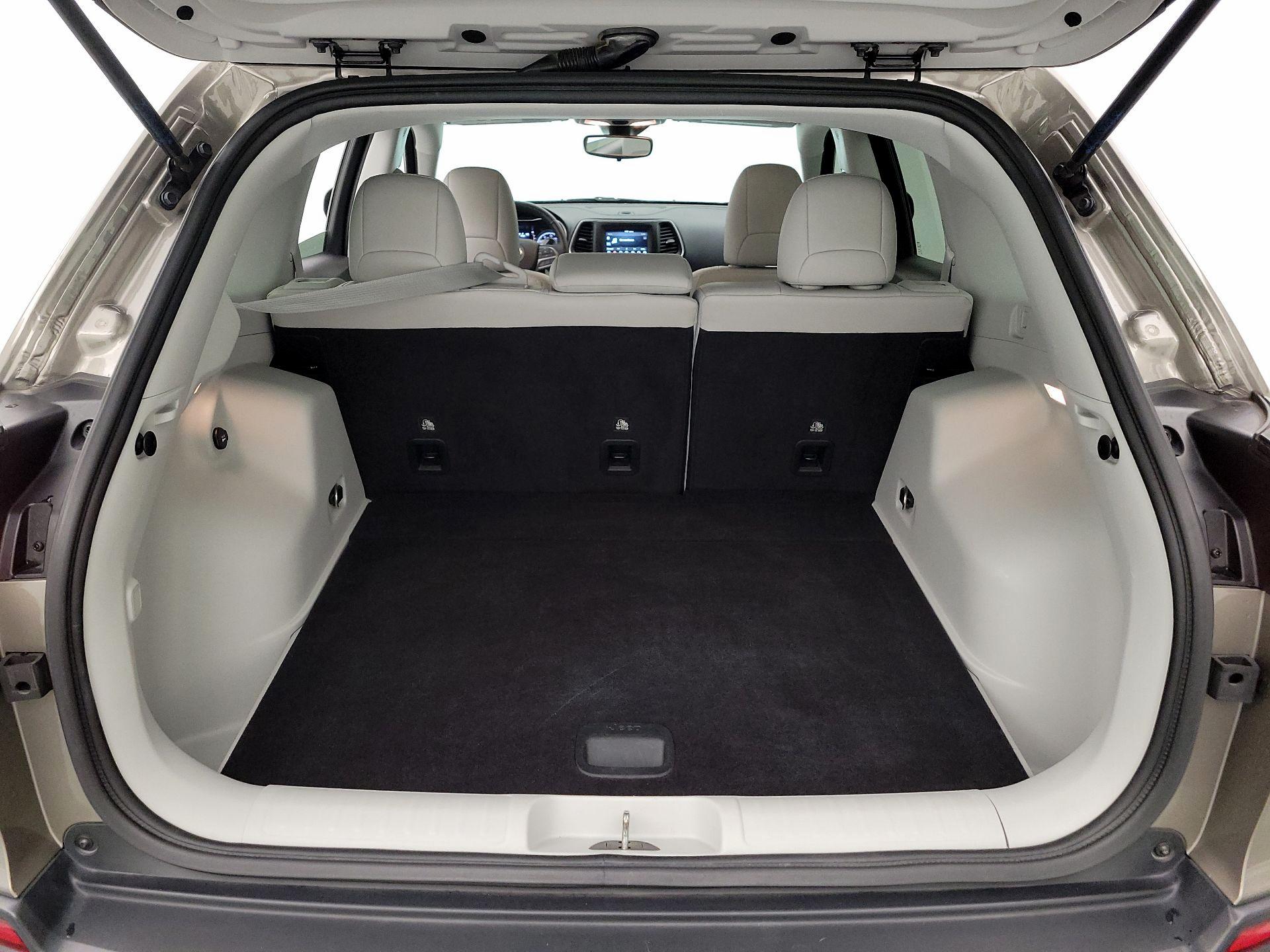 Thumbnail: 2021 Jeep Cherokee - 20