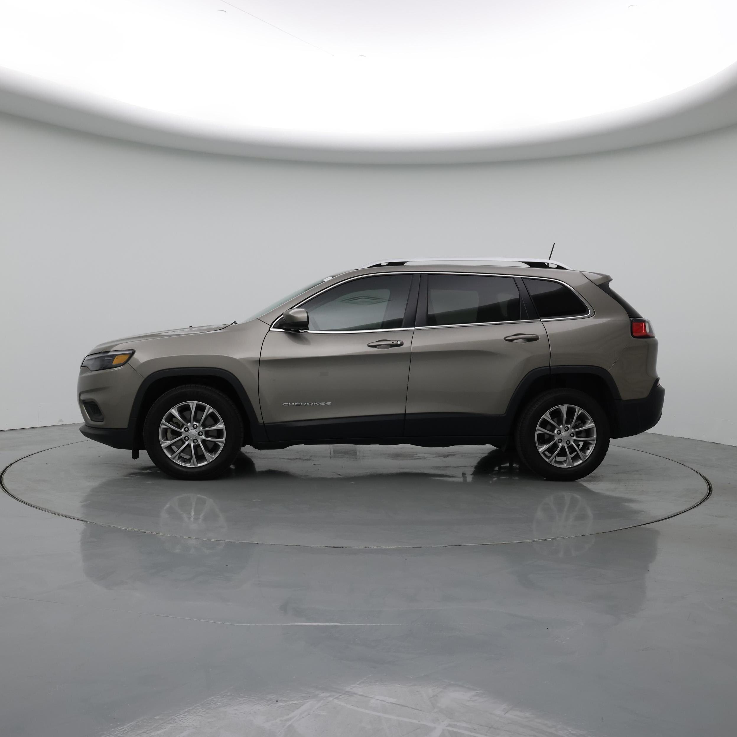 Thumbnail: 2021 Jeep Cherokee - 3