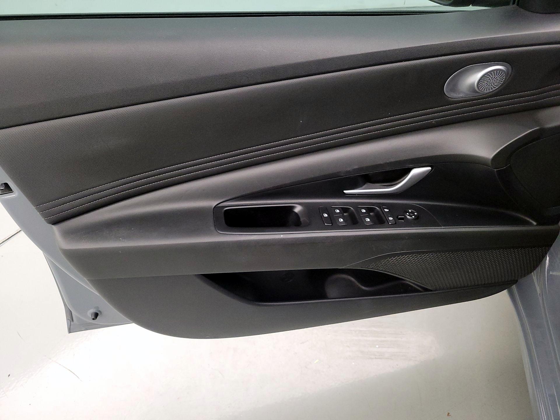 Thumbnail: 2022 Hyundai Elantra - 12