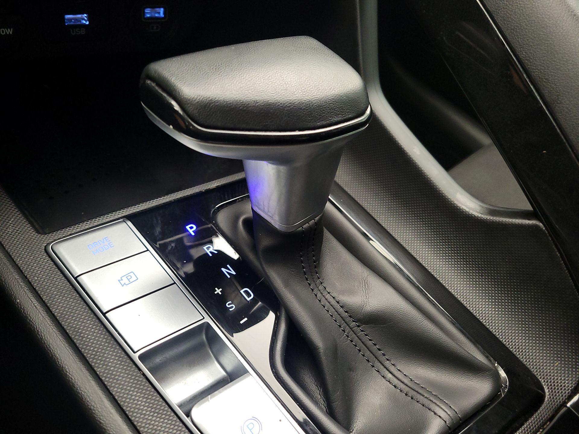 Thumbnail: 2022 Hyundai Elantra - 17