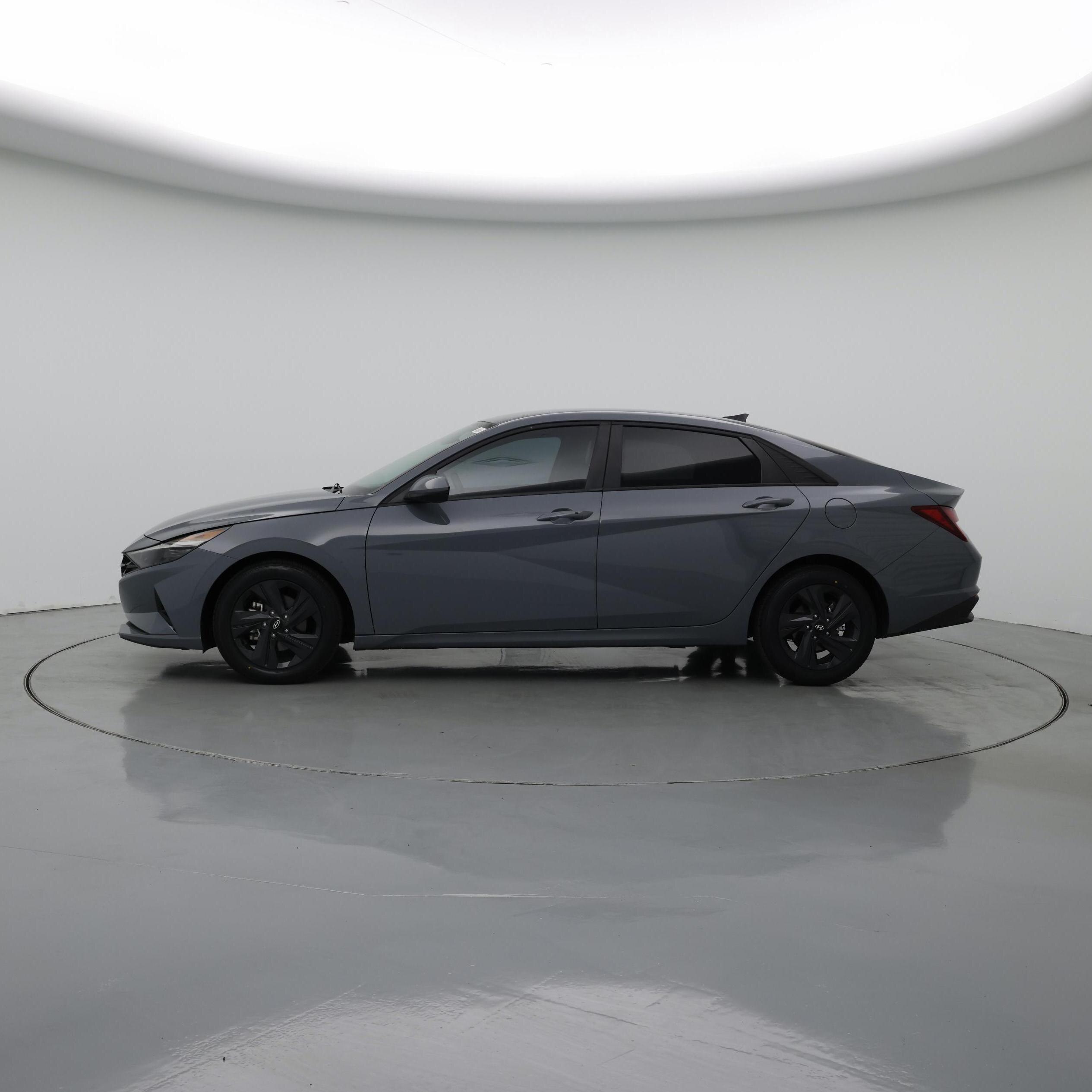 Thumbnail: 2022 Hyundai Elantra - 3