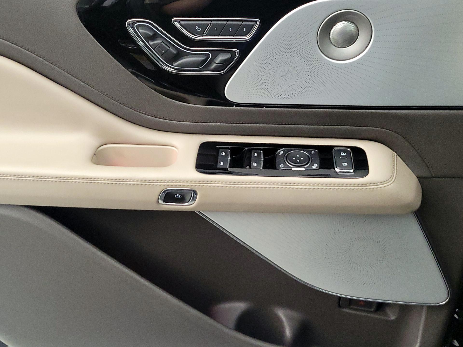 Thumbnail: 2021 Lincoln Aviator - 12