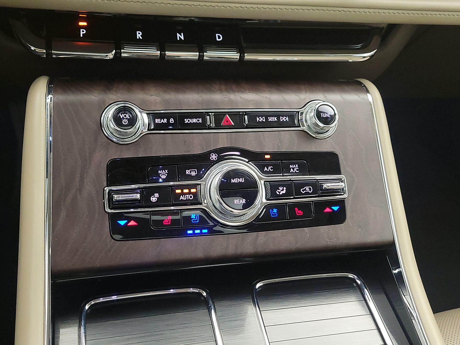 Thumbnail: 2021 Lincoln Aviator - 16