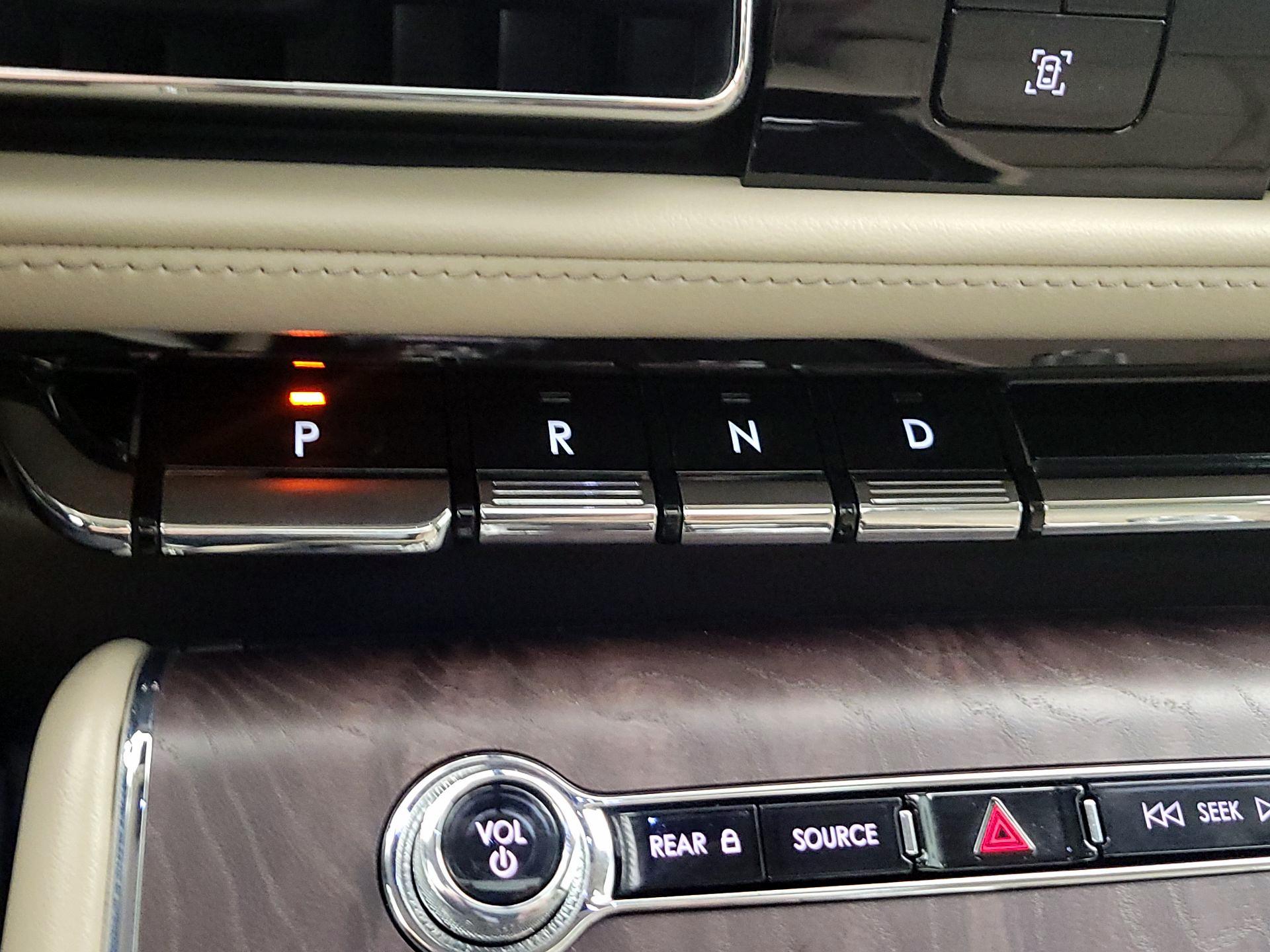 Thumbnail: 2021 Lincoln Aviator - 17