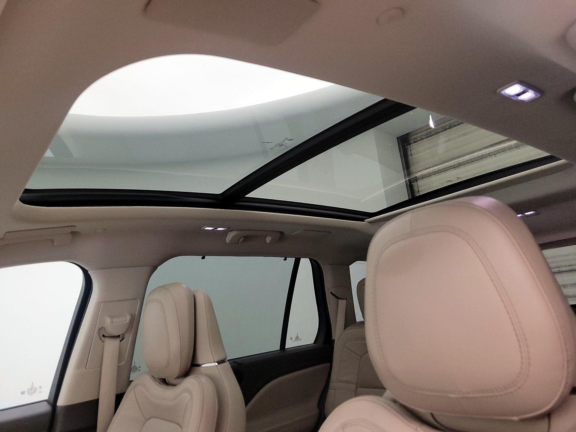 Thumbnail: 2021 Lincoln Aviator - 19