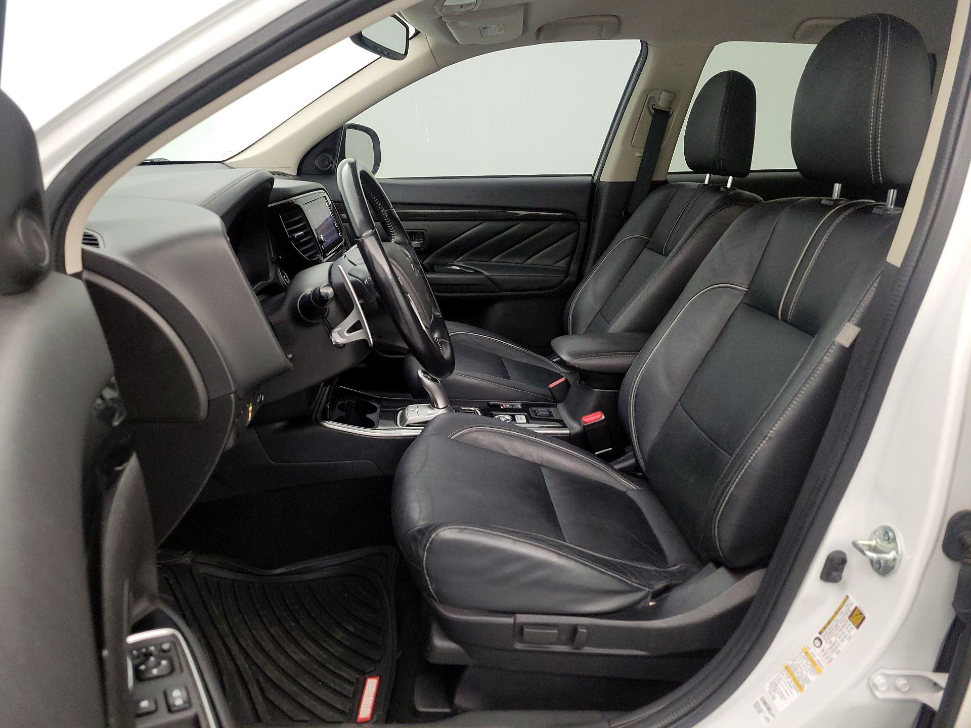 Thumbnail: 2018 Mitsubishi Outlander - 11