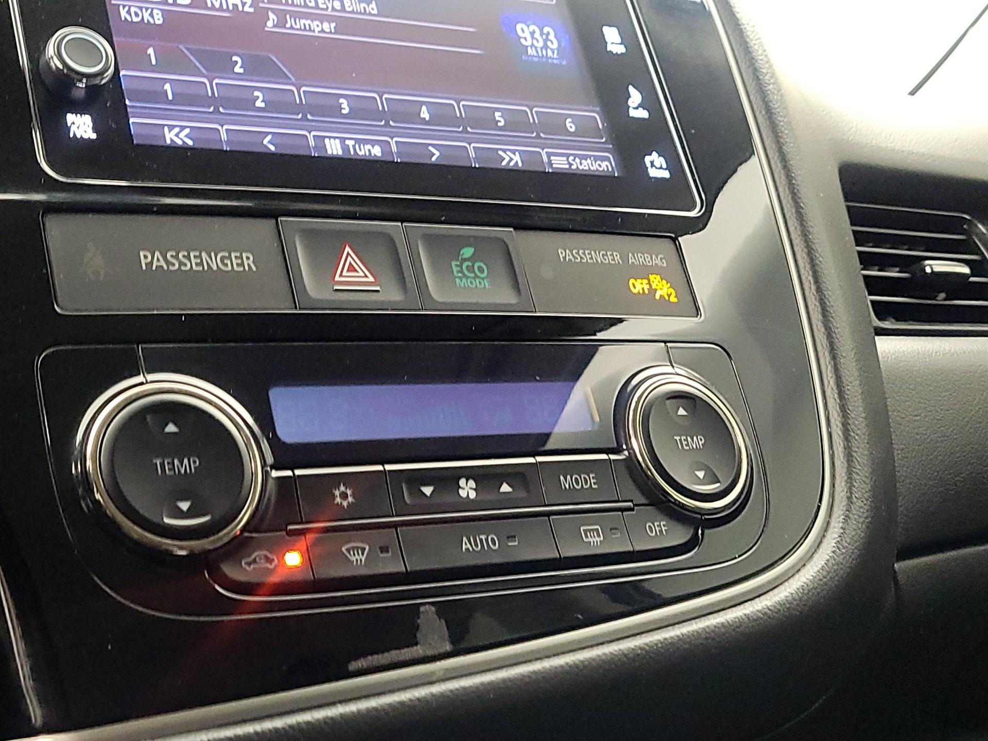 Thumbnail: 2018 Mitsubishi Outlander - 16