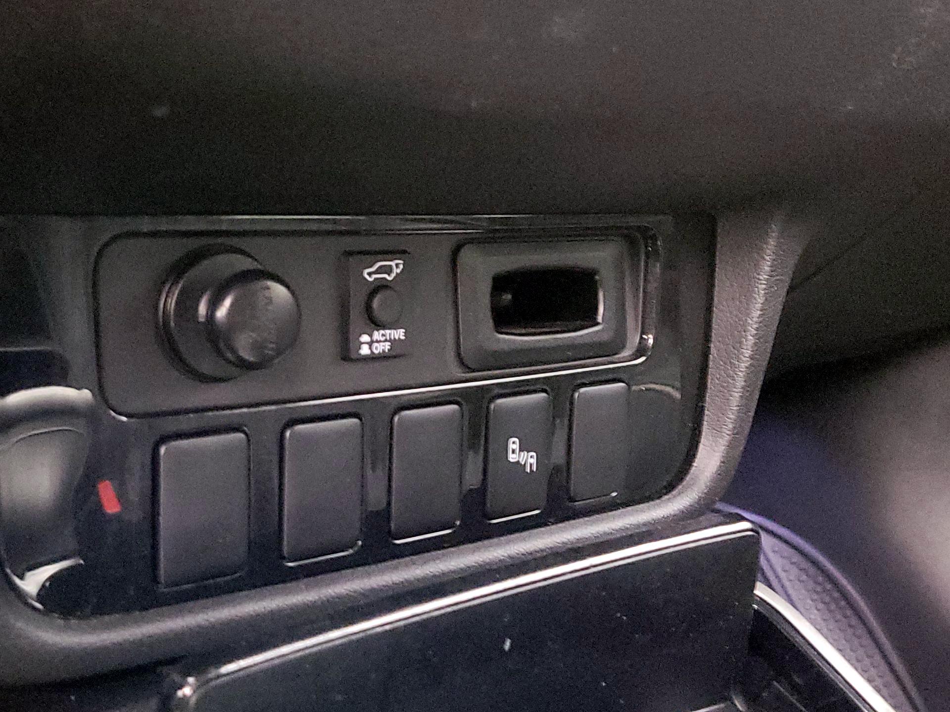 Thumbnail: 2018 Mitsubishi Outlander - 18