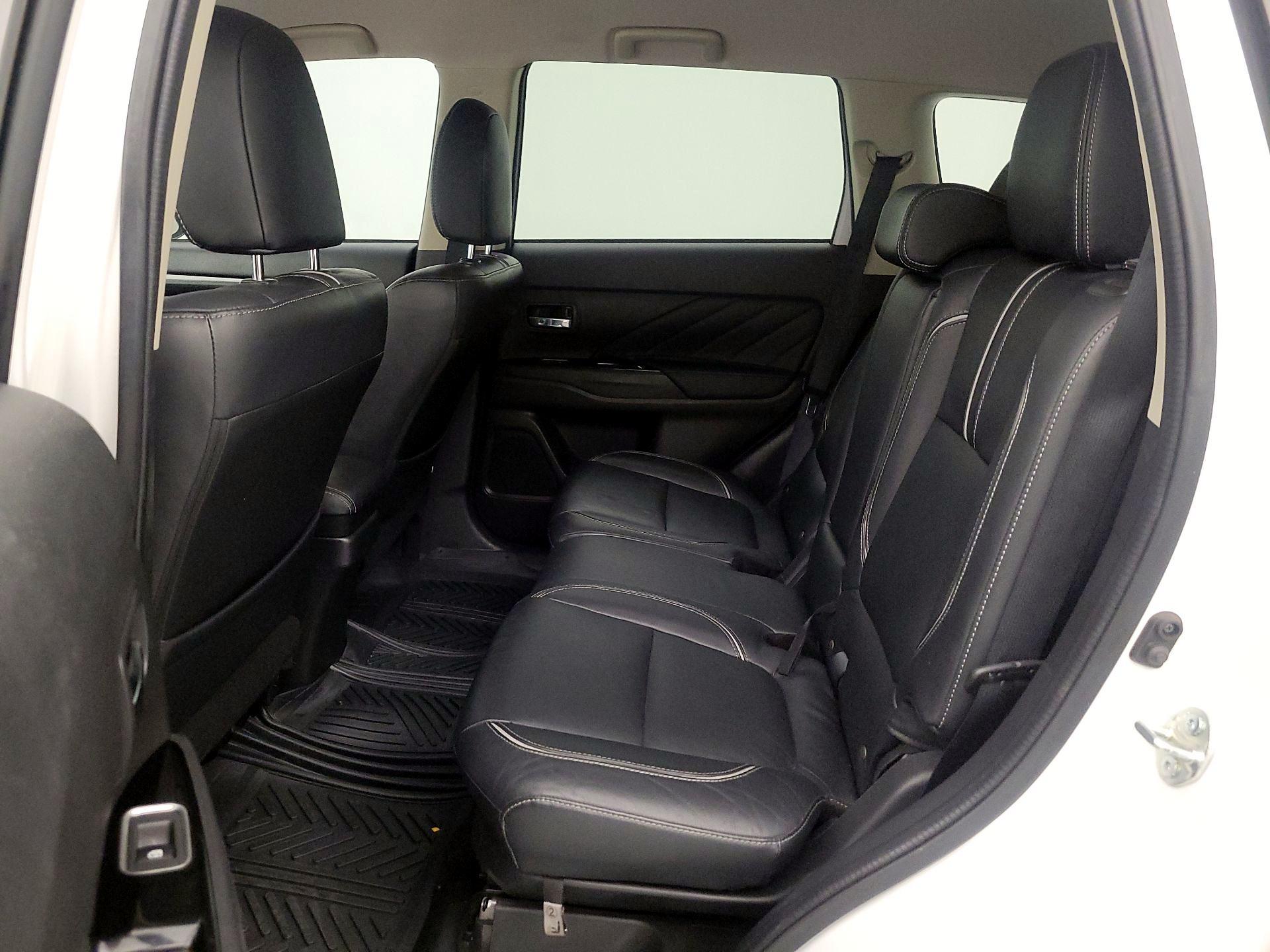 Thumbnail: 2018 Mitsubishi Outlander - 19