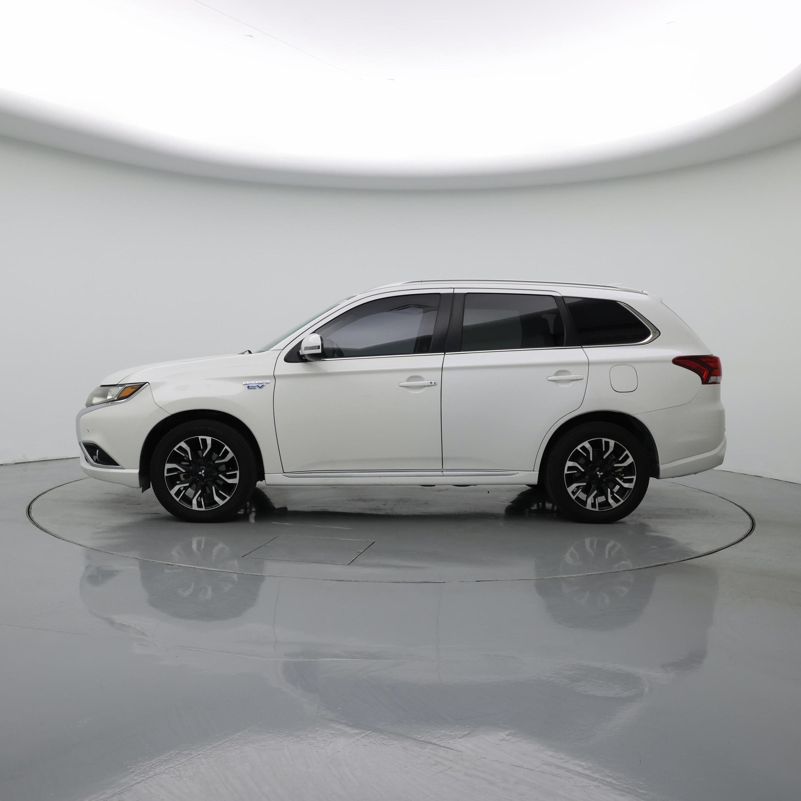 Thumbnail: 2018 Mitsubishi Outlander - 3