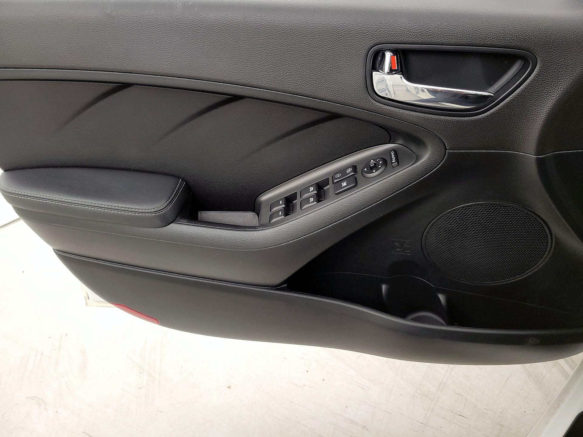 Thumbnail: 2016 Kia Forte - 12