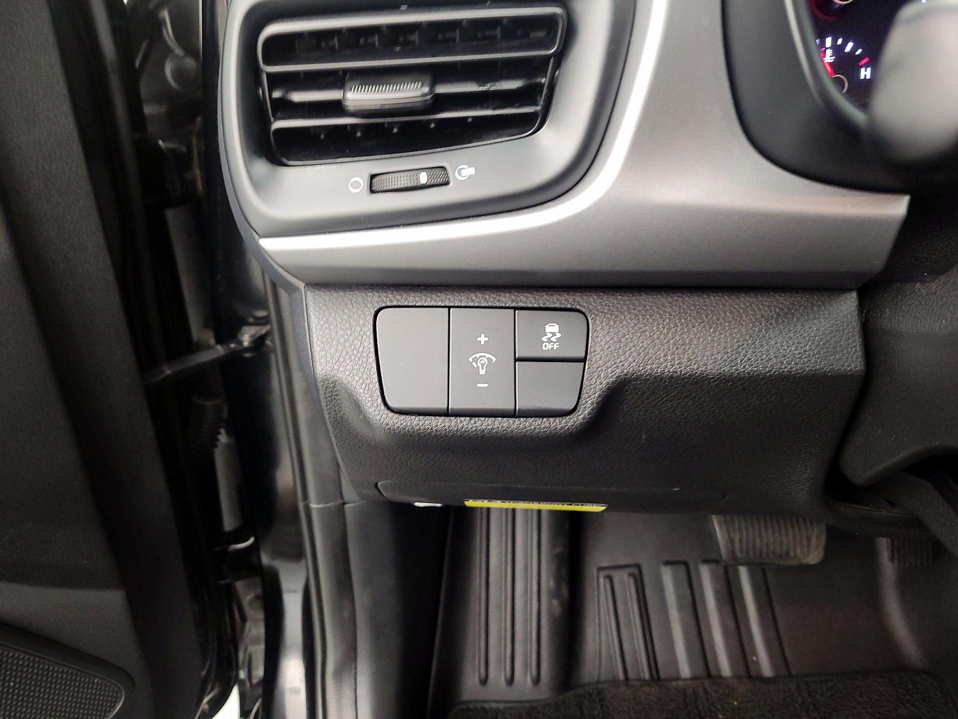 Thumbnail: 2023 Kia Rio - 13