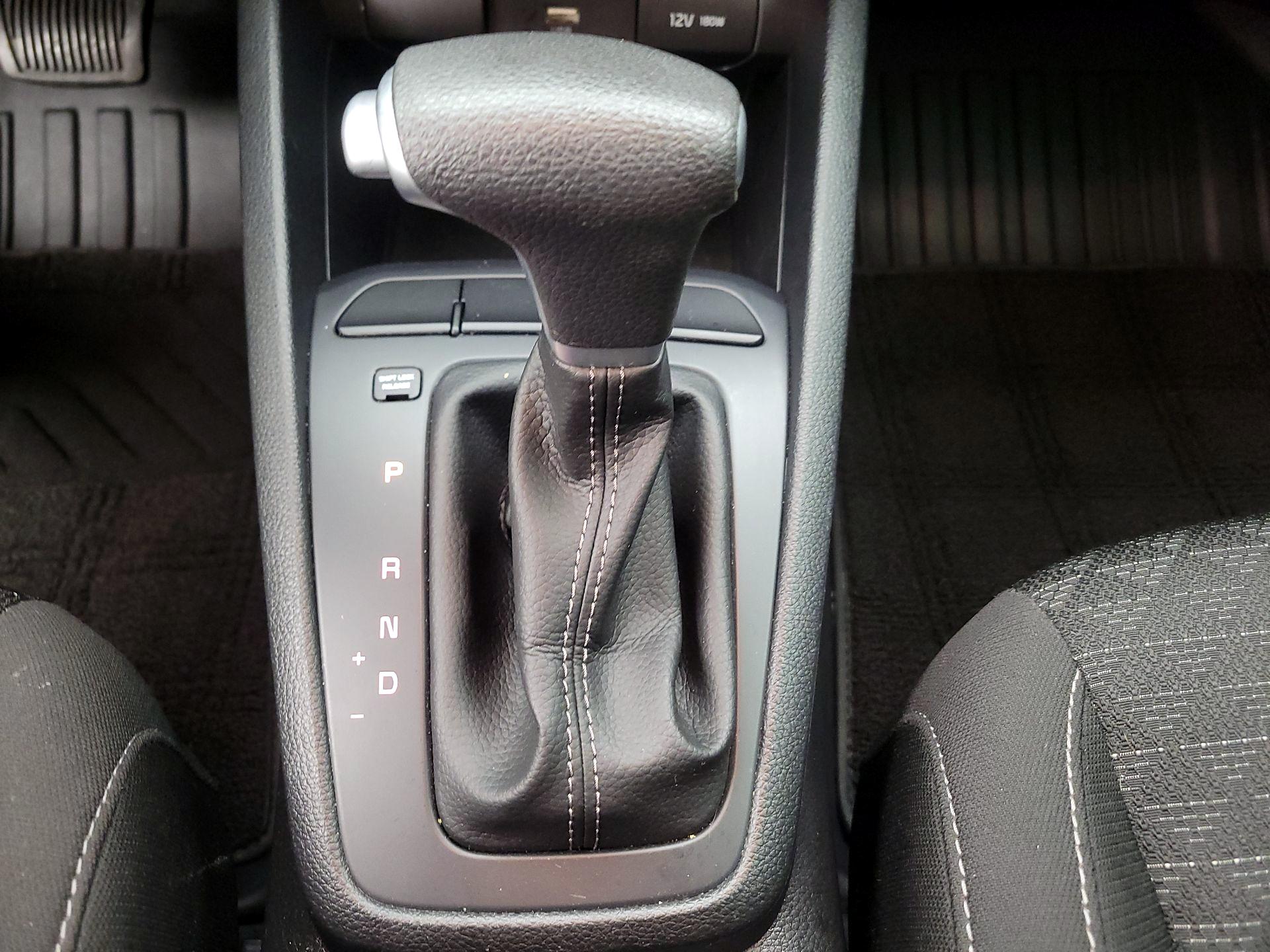 Thumbnail: 2023 Kia Rio - 17