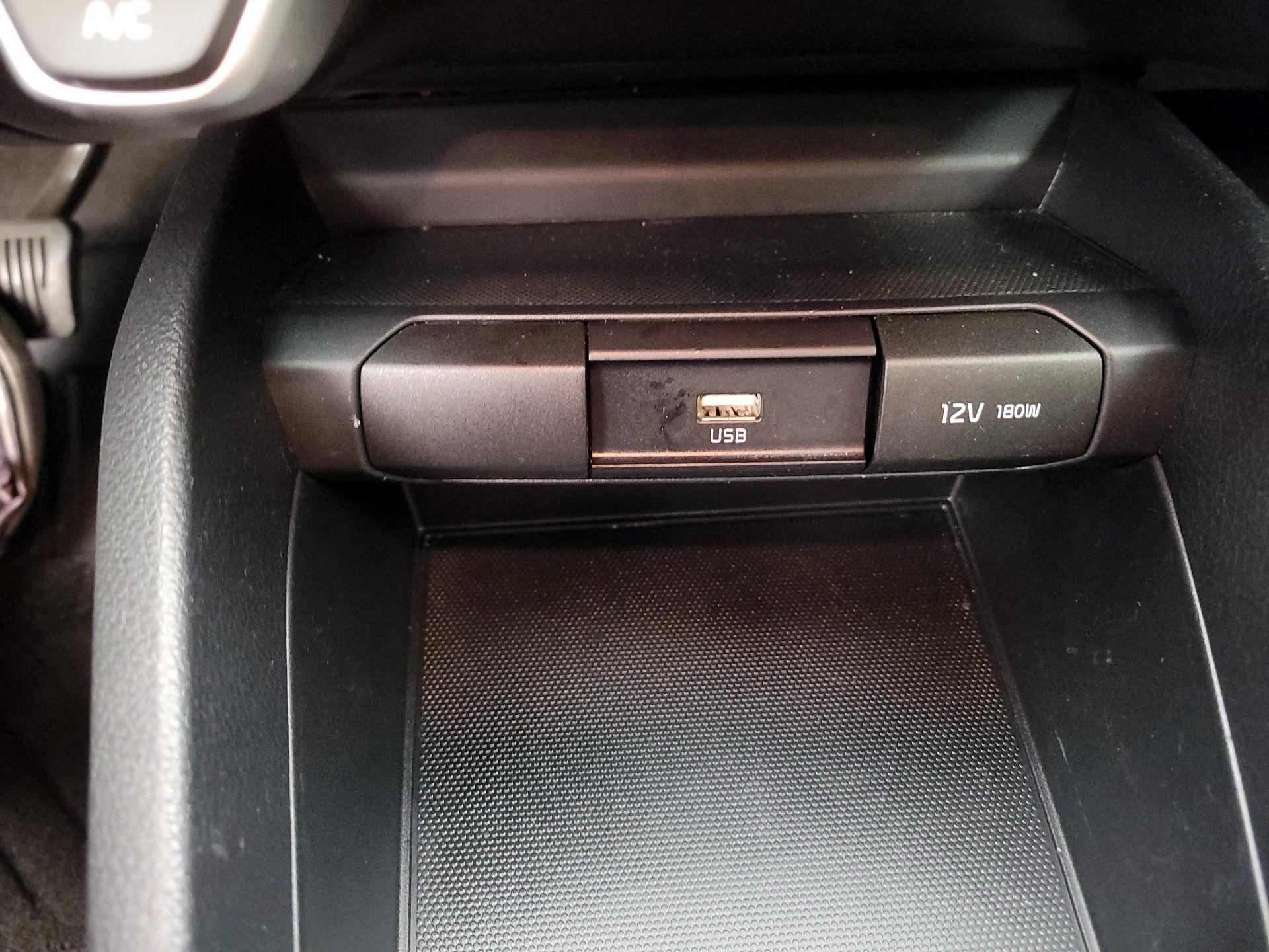 Thumbnail: 2023 Kia Rio - 18