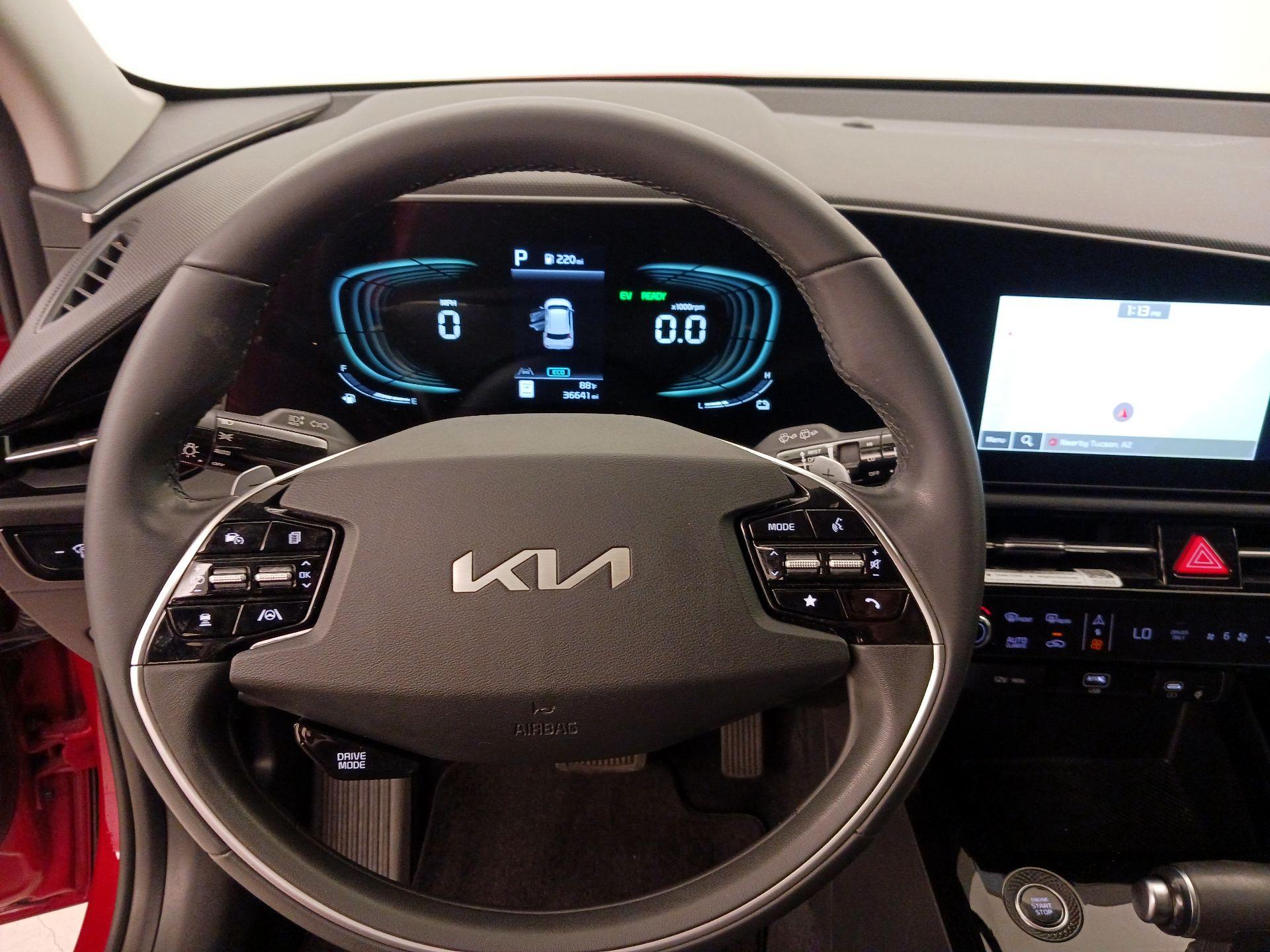 Thumbnail: 2023 Kia Niro - 10