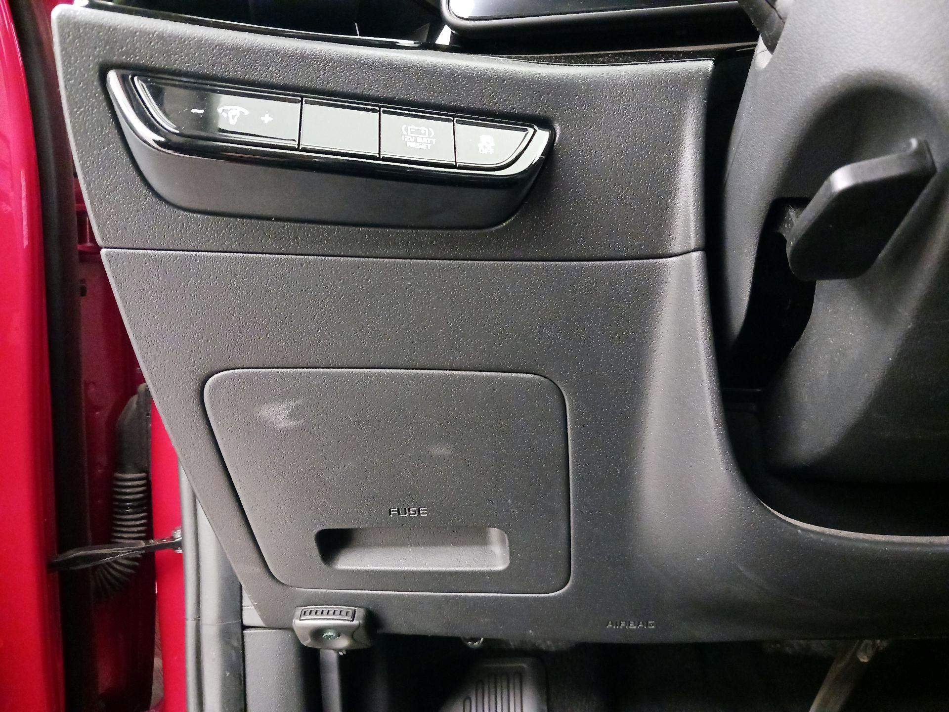 Thumbnail: 2023 Kia Niro - 13