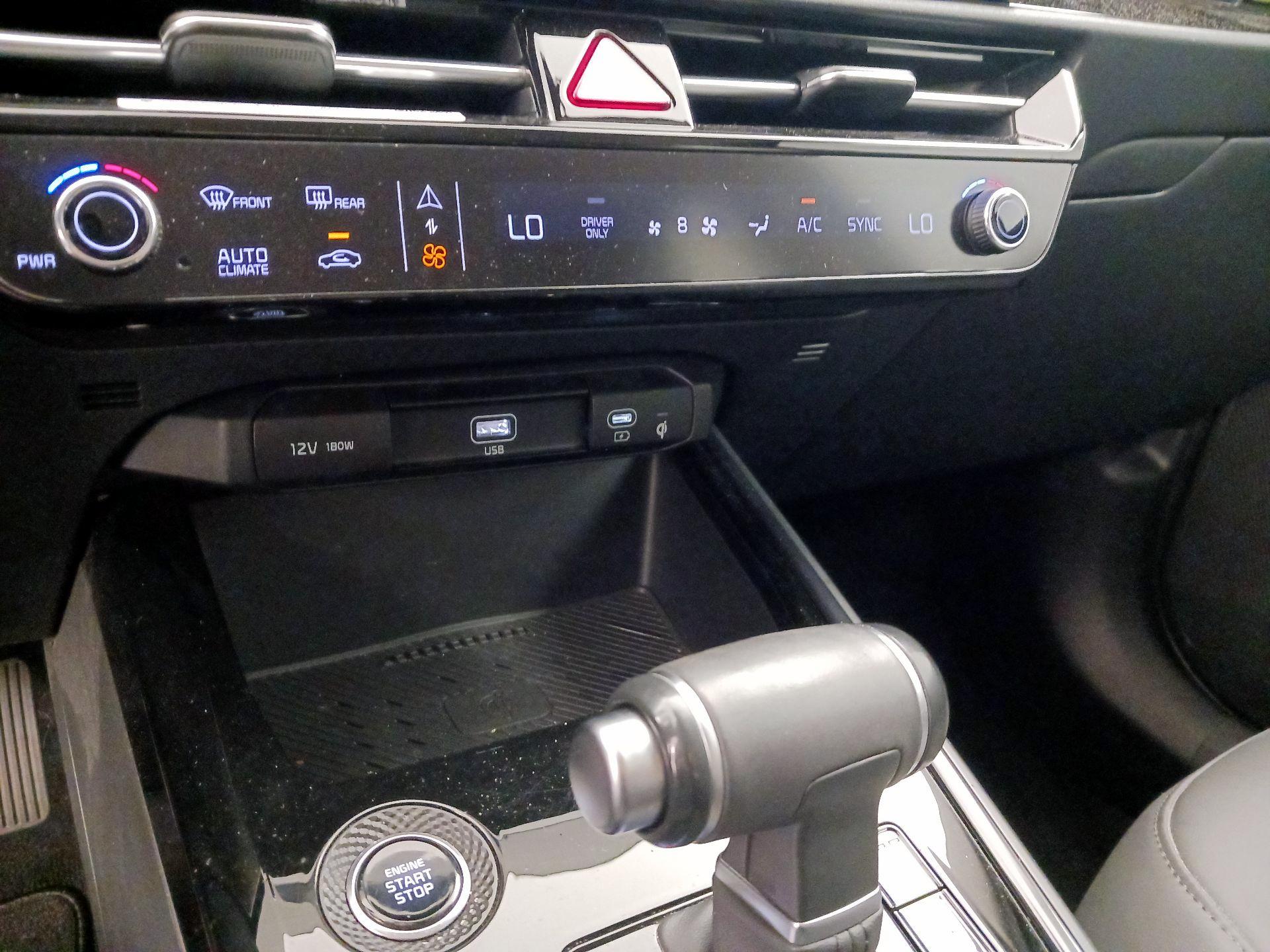 Thumbnail: 2023 Kia Niro - 17