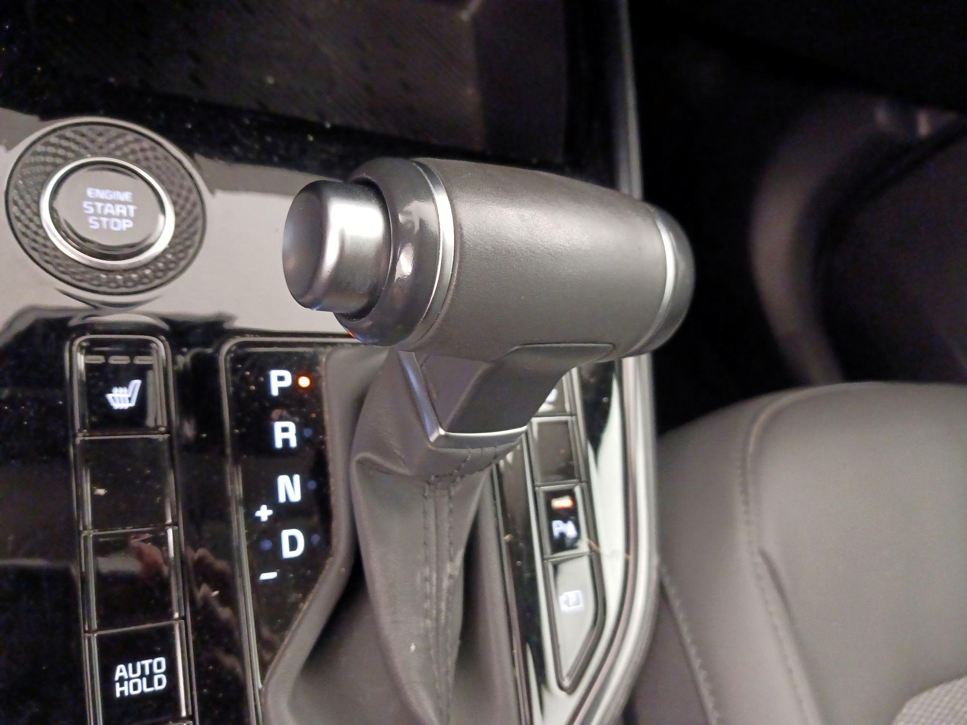 Thumbnail: 2023 Kia Niro - 18