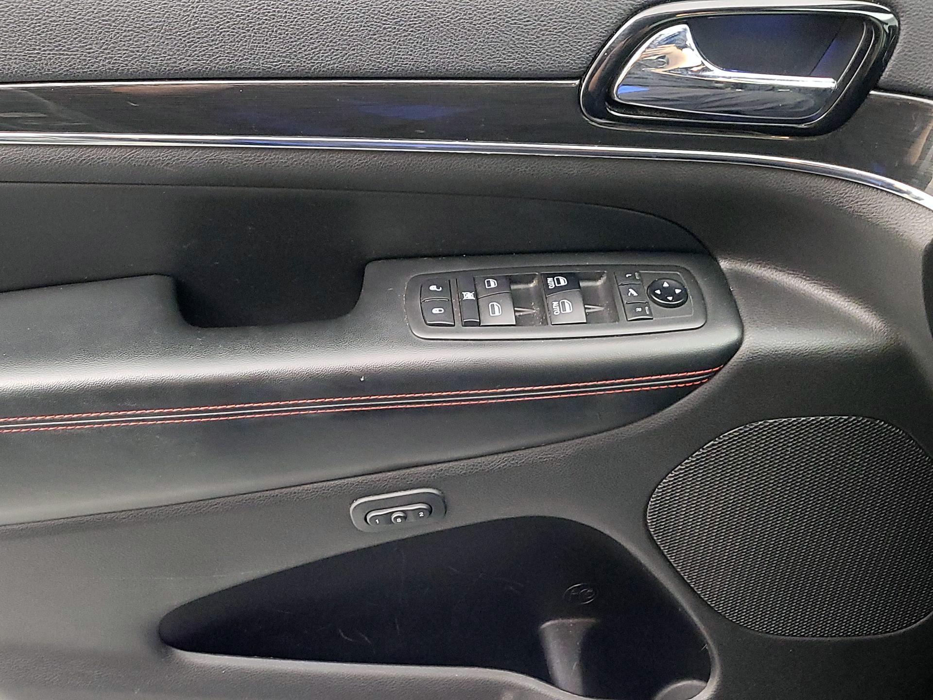 Thumbnail: 2019 Jeep Grand Cherokee - 12