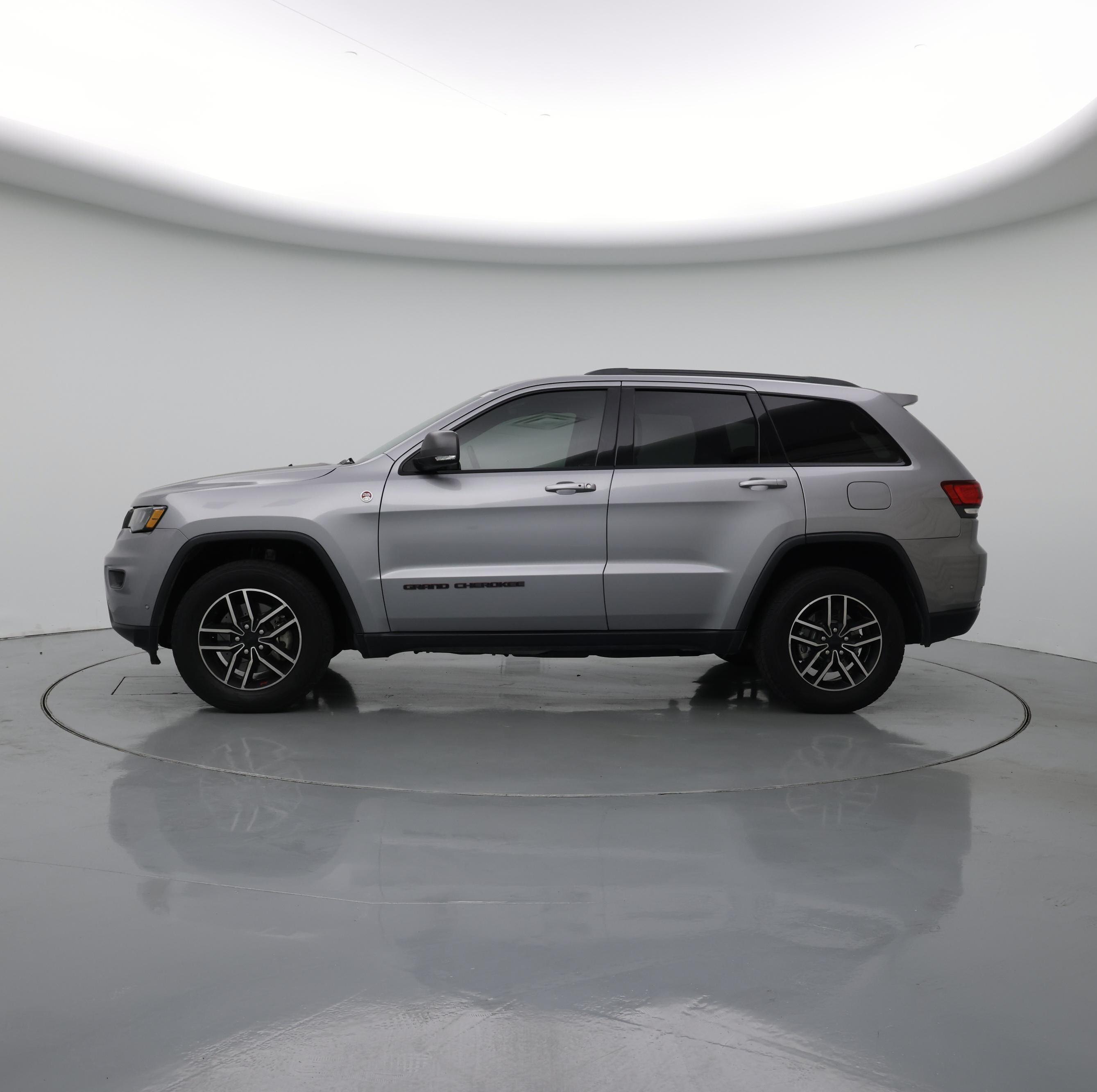 Thumbnail: 2019 Jeep Grand Cherokee - 3