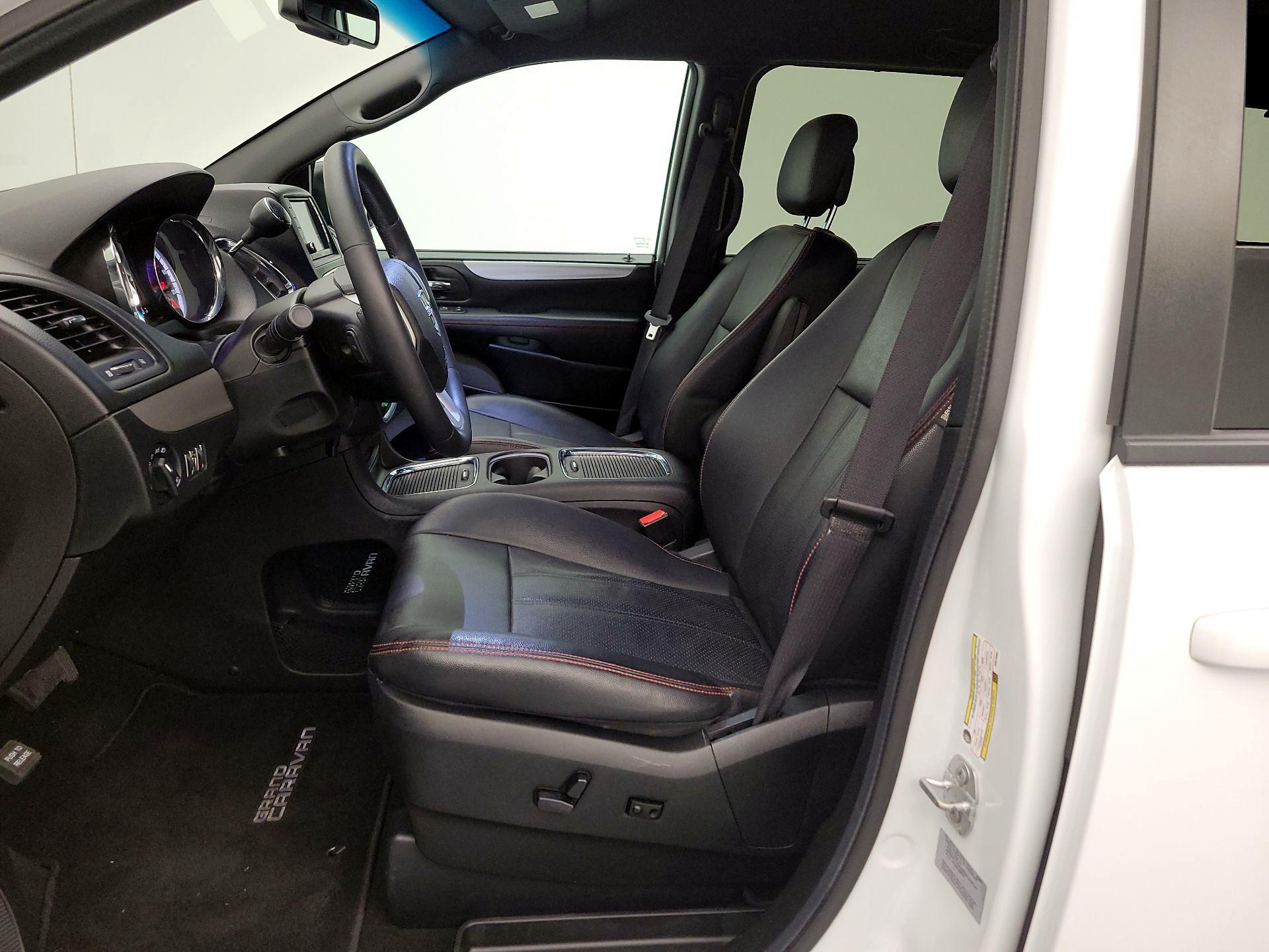 Thumbnail: 2017 Dodge Grand Caravan - 11