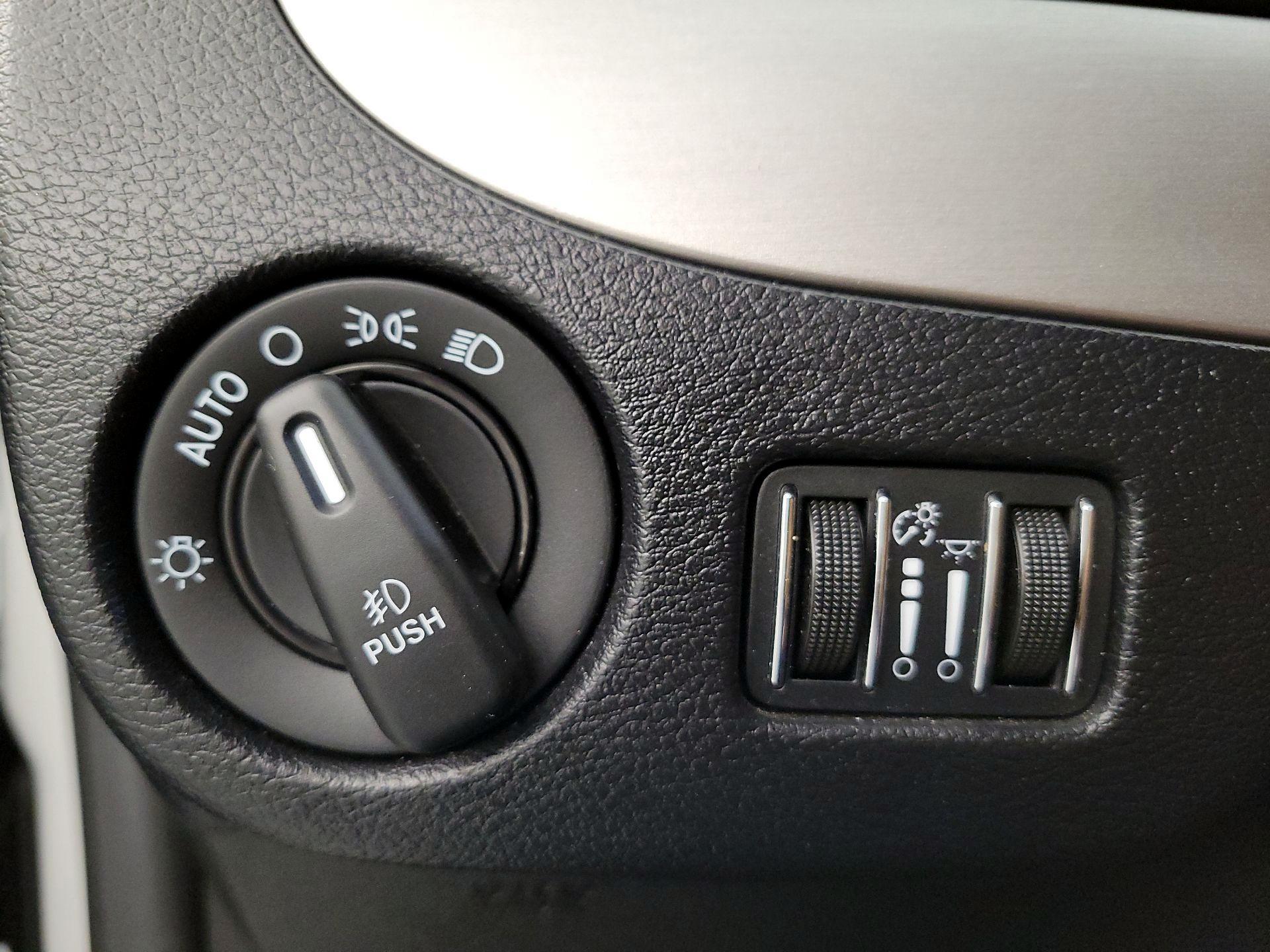 Thumbnail: 2017 Dodge Grand Caravan - 13